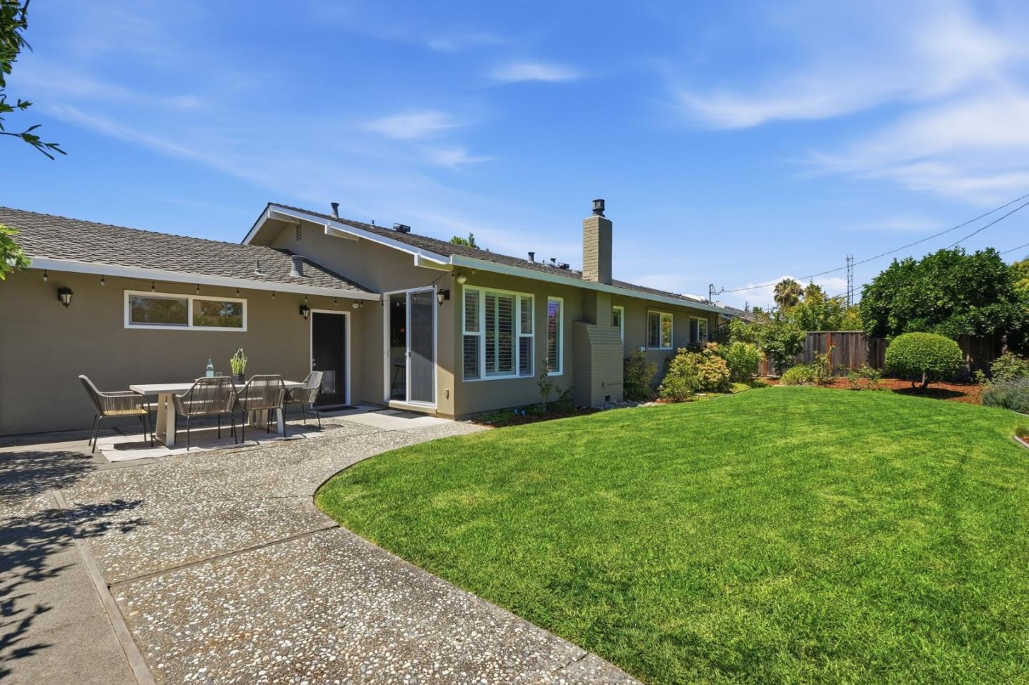 116 Meadowbrook DR
