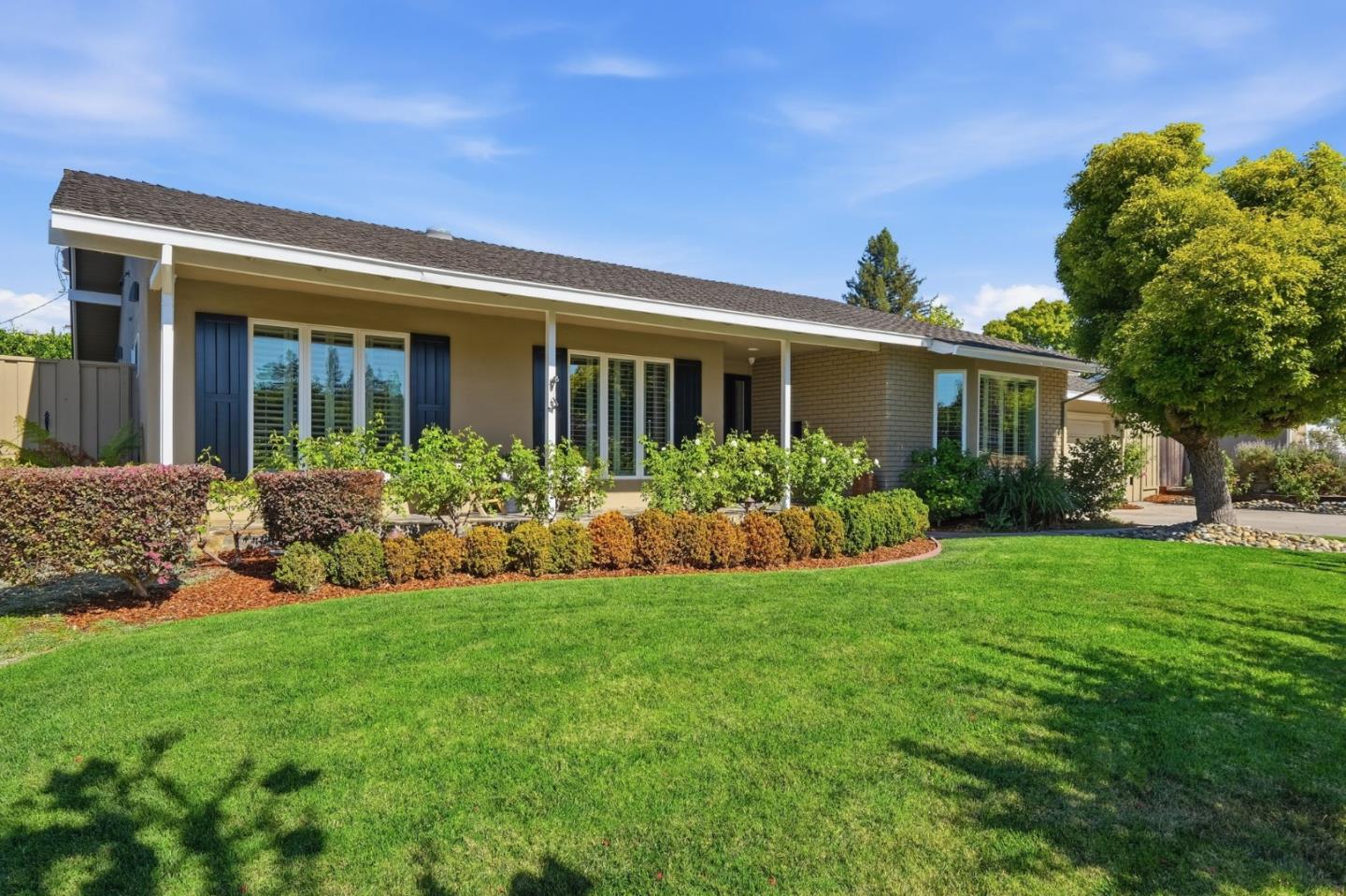 116 Meadowbrook DR