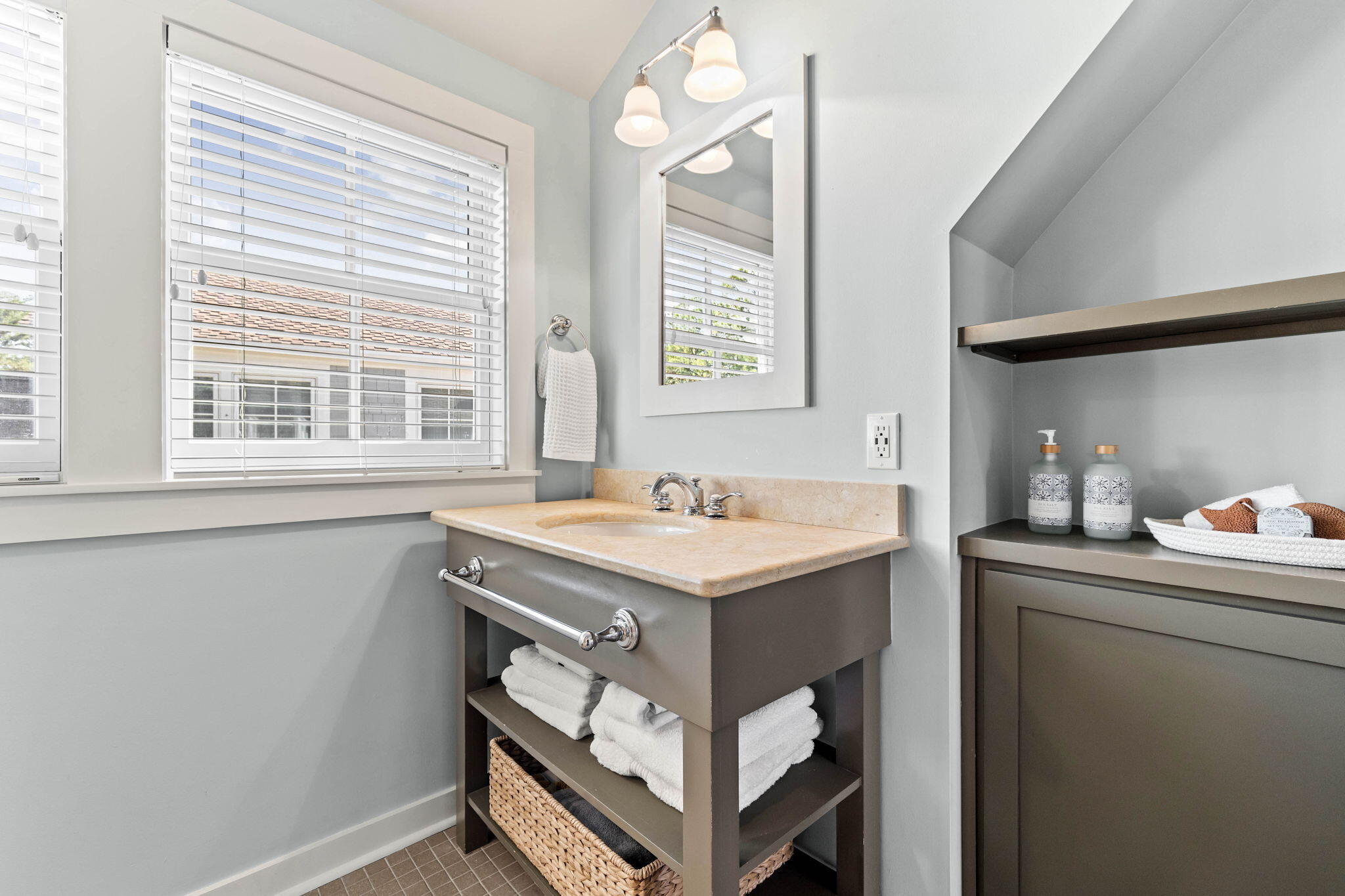 253 Salt Box Lane