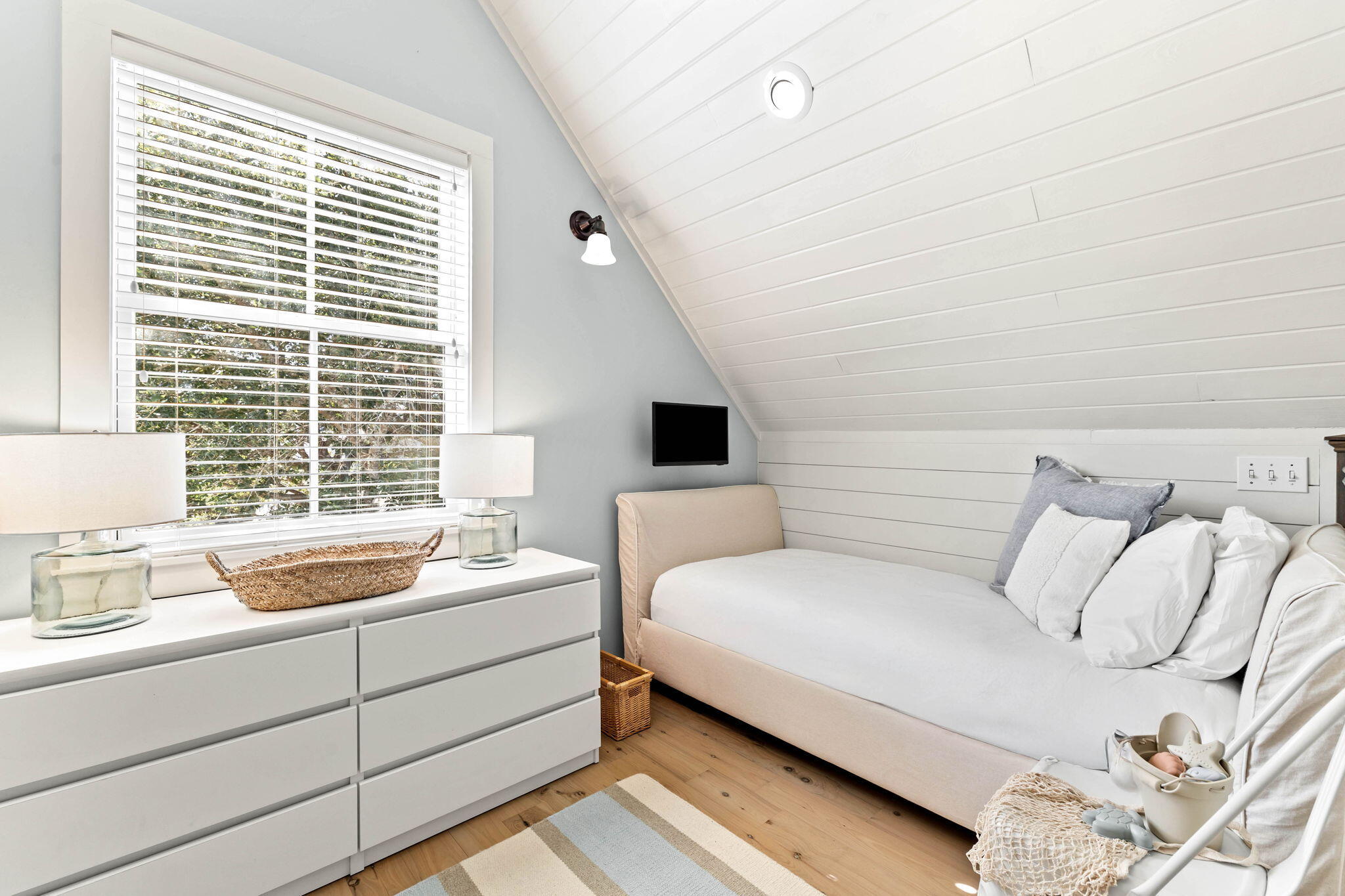 253 Salt Box Lane