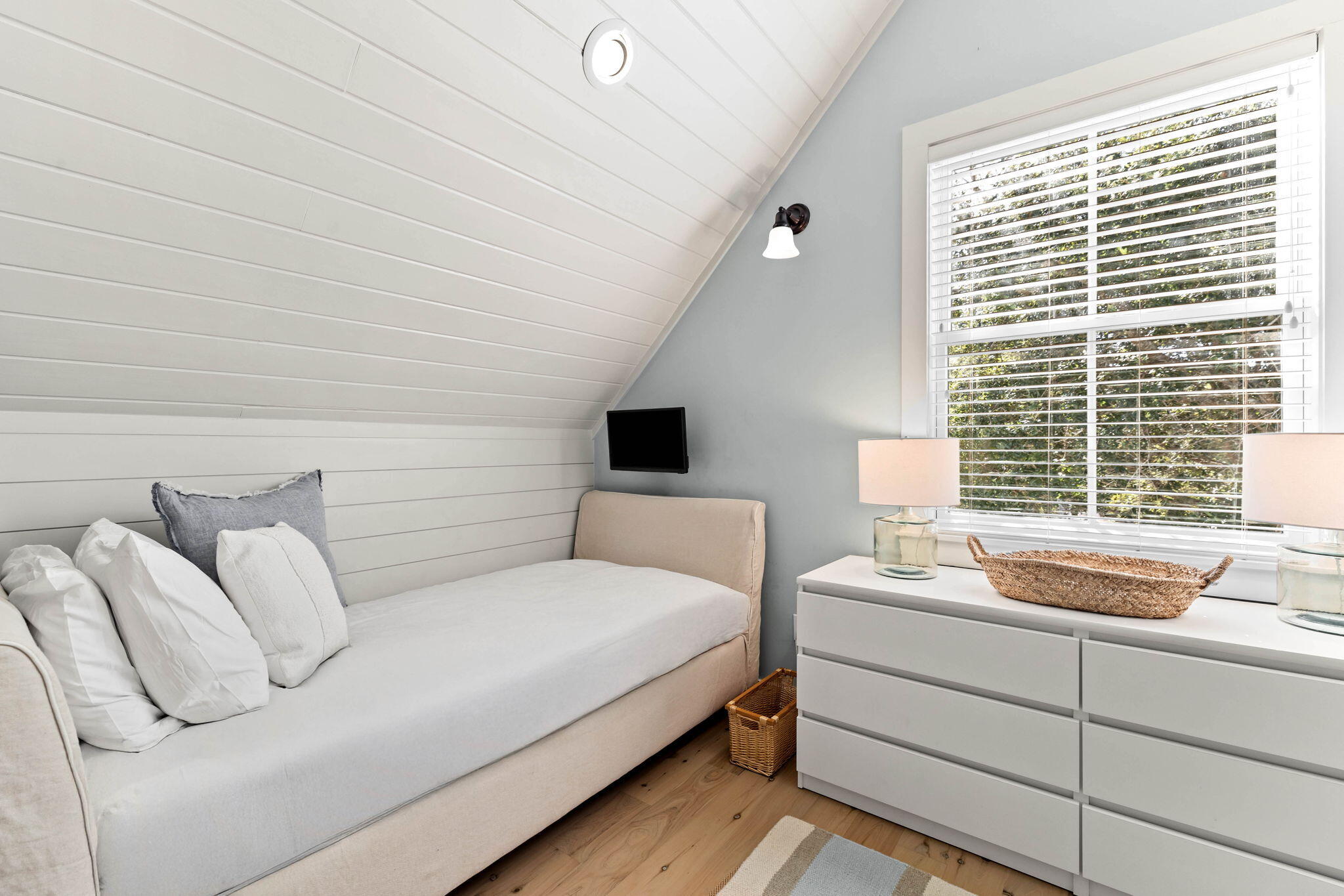 253 Salt Box Lane