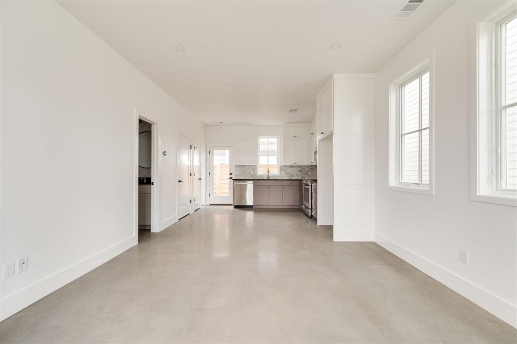 1006 Hangar Drive