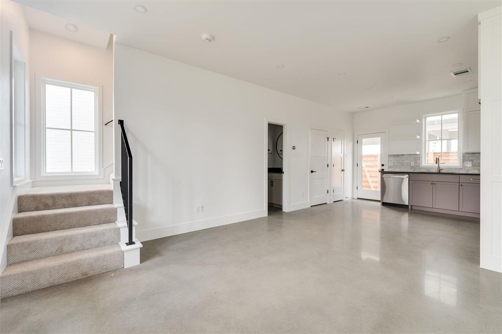 1006 Hangar Drive
