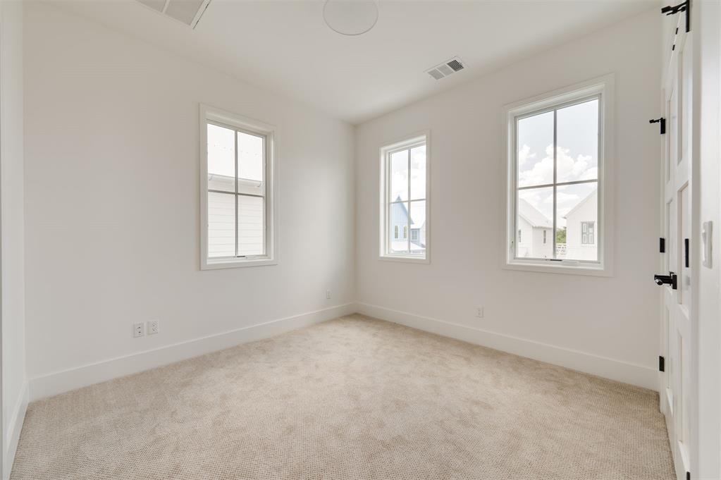 1006 Hangar Drive