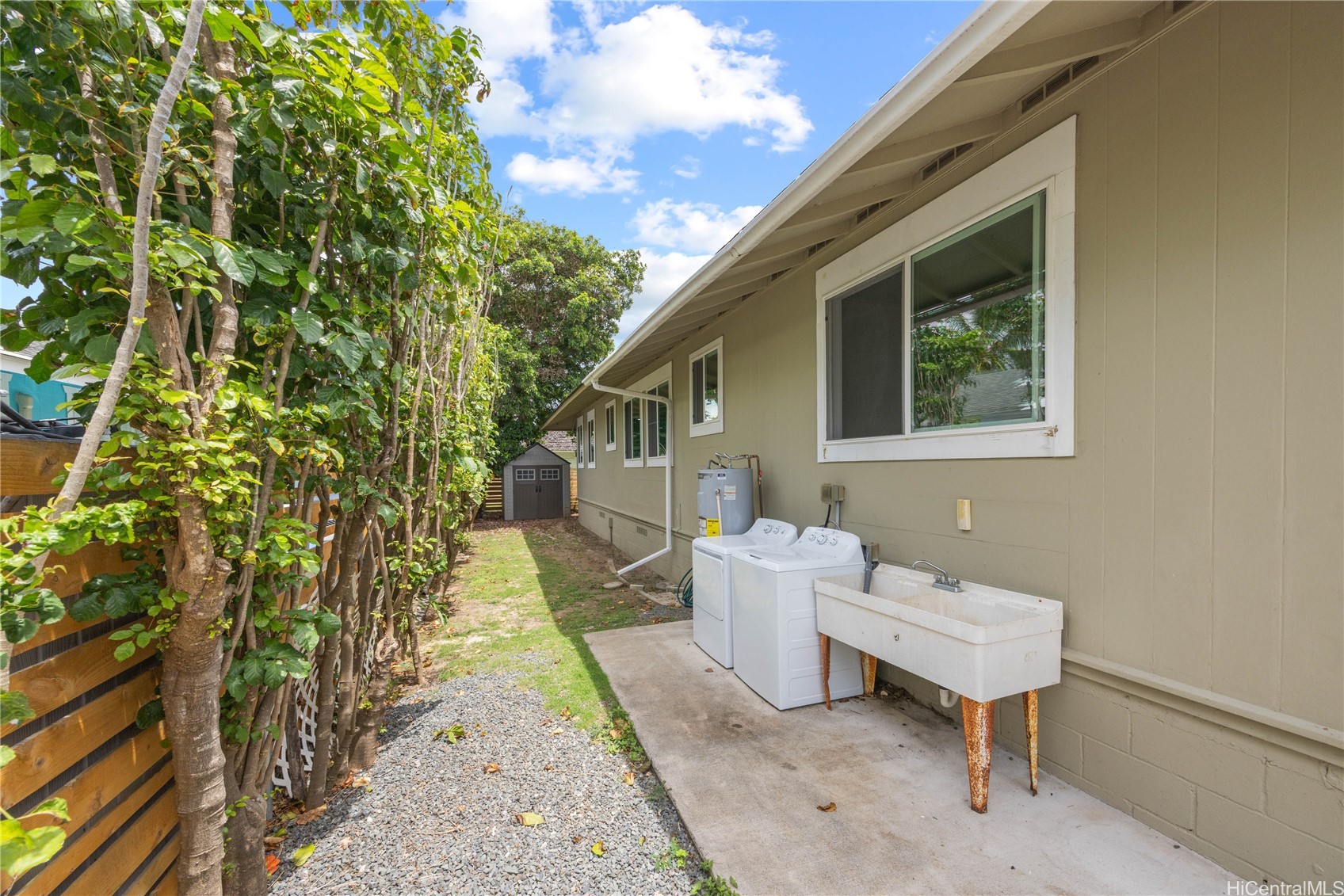 443 Maluniu Avenue
