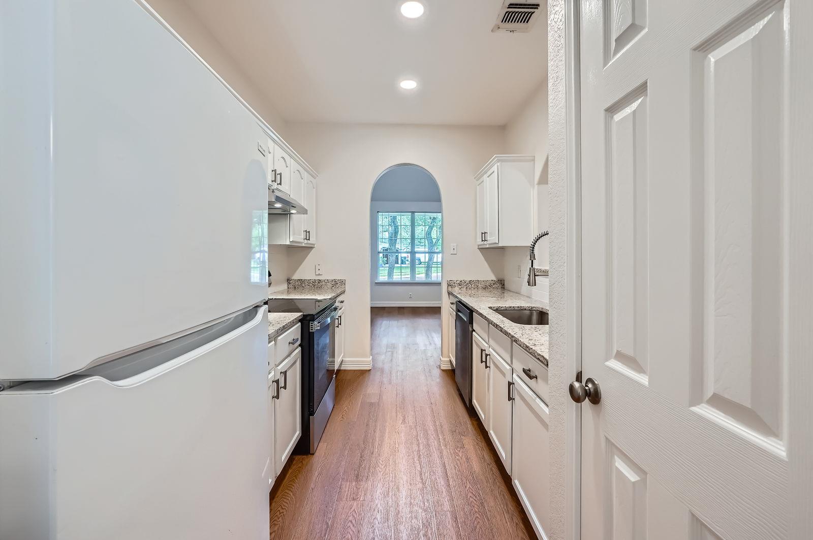 2033 Northview DR