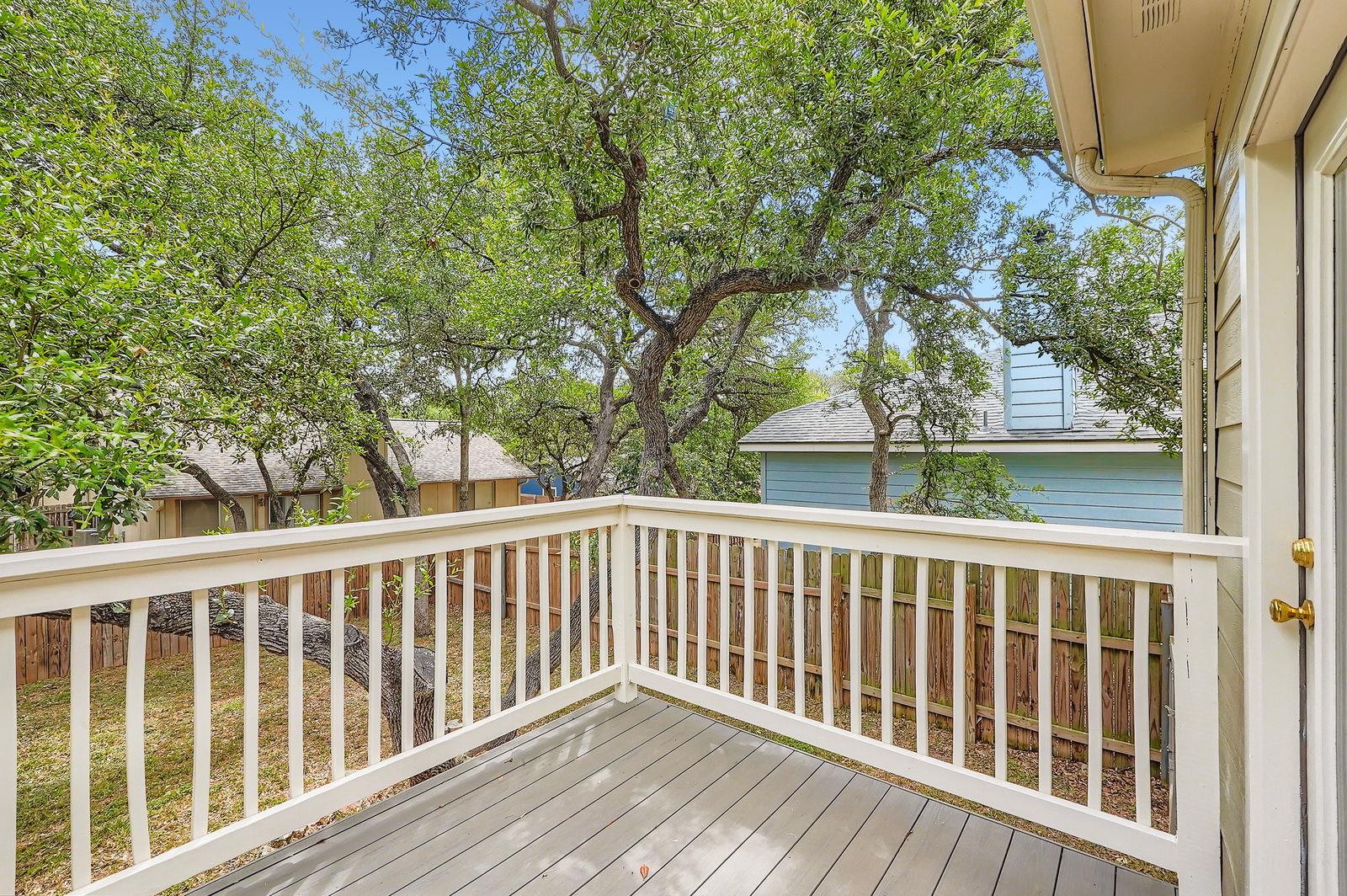 2033 Northview DR