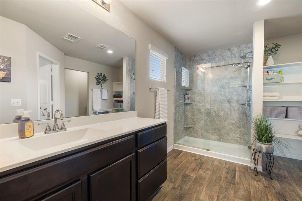 606 Comal RUN
