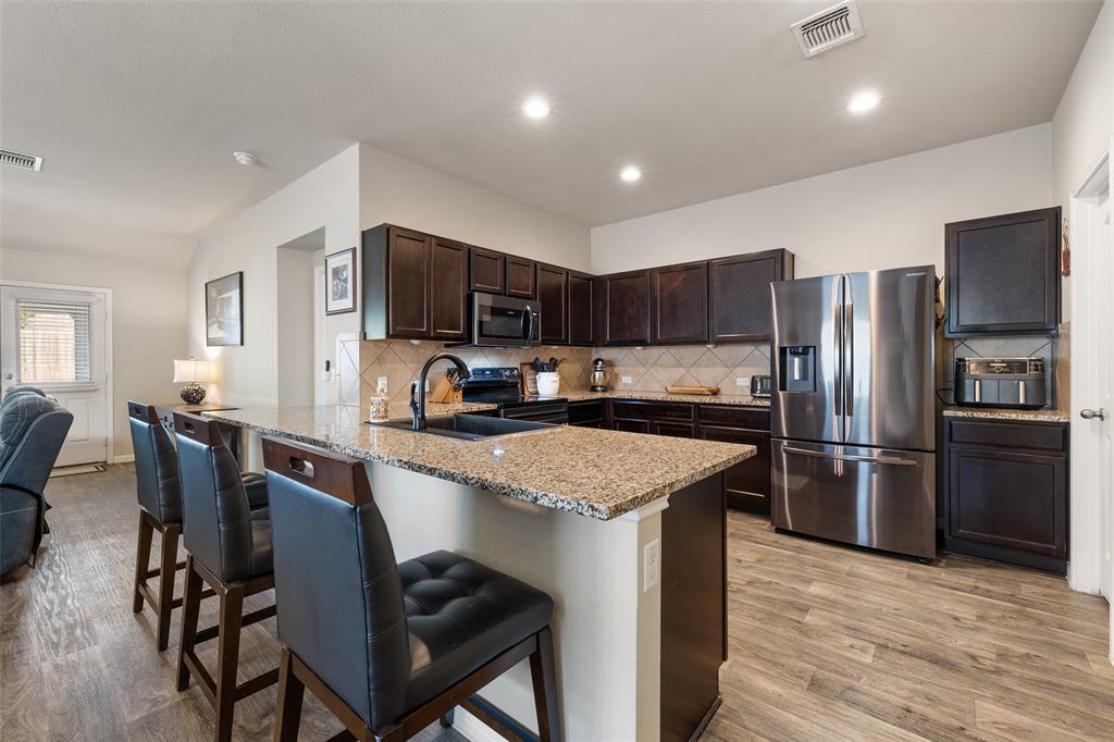 606 Comal RUN