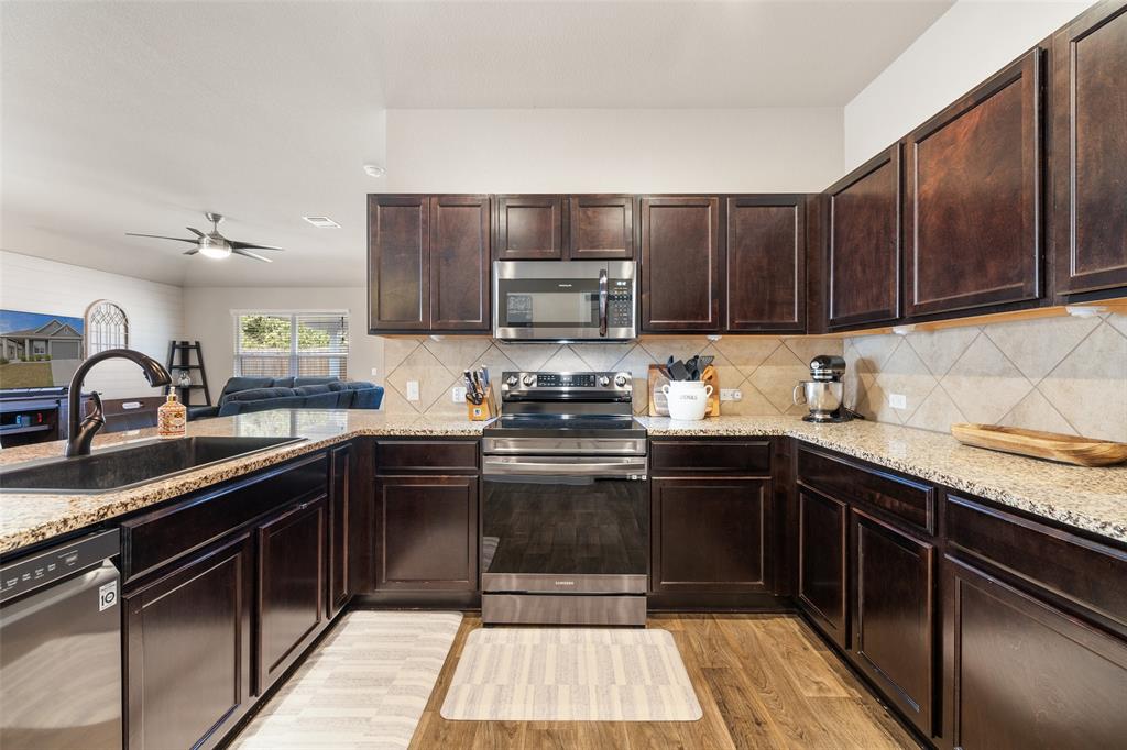 606 Comal RUN
