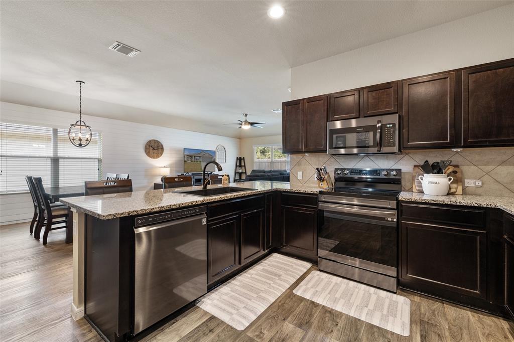 606 Comal RUN