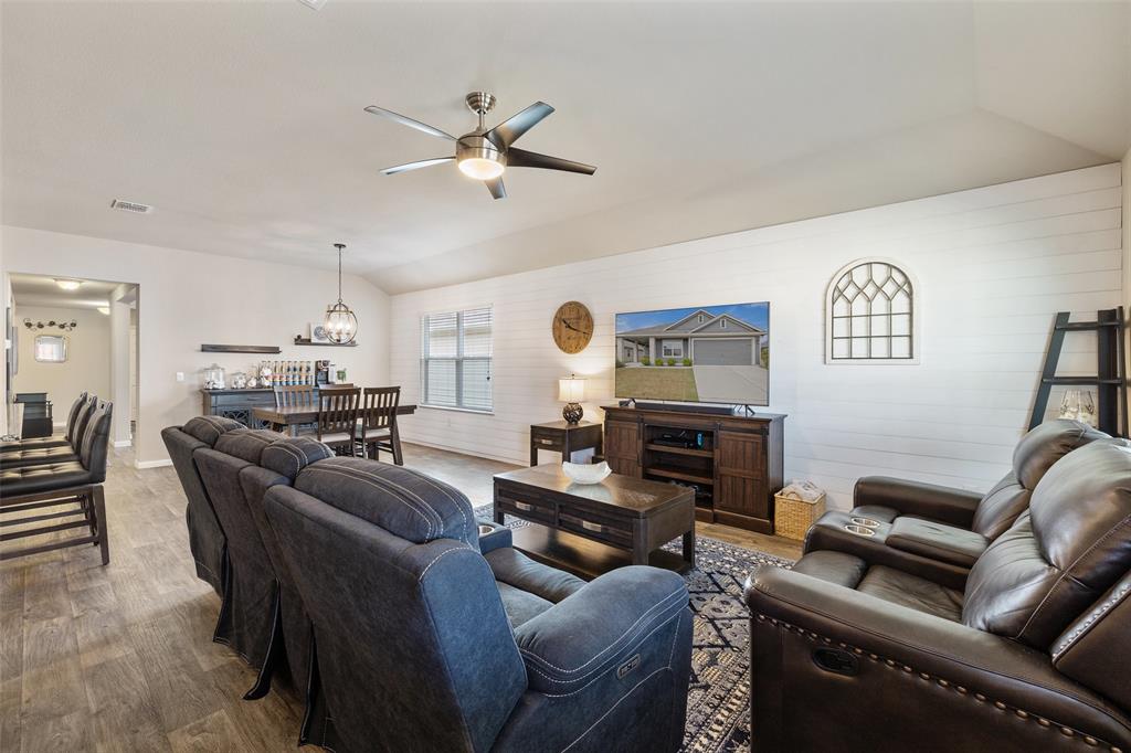 606 Comal RUN