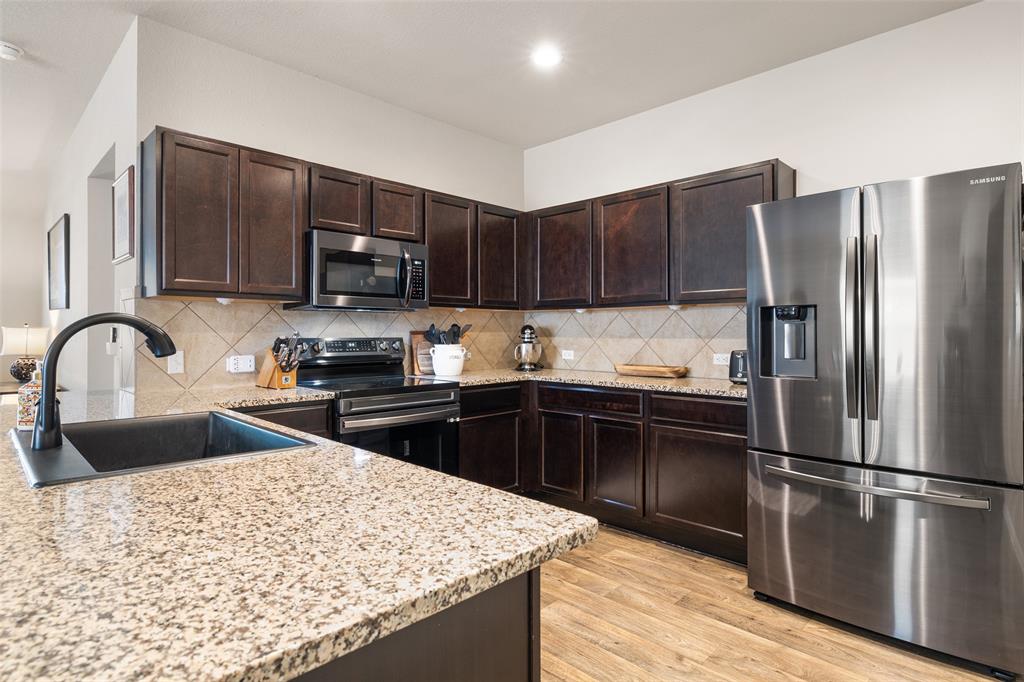 606 Comal RUN