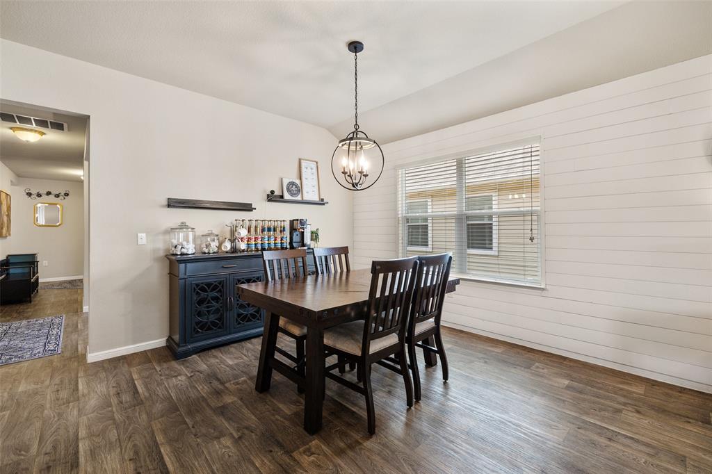 606 Comal RUN