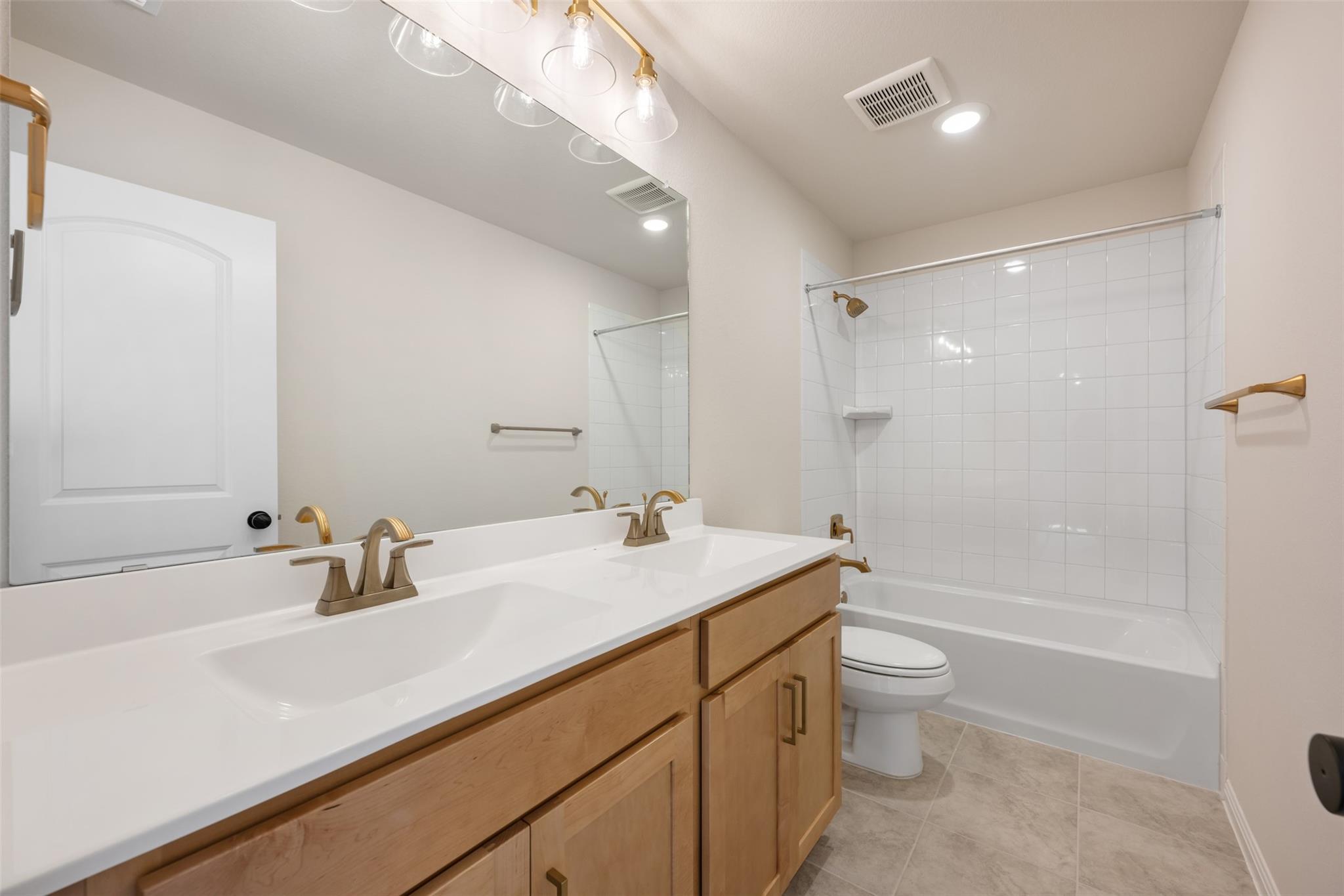 110 Golden Gate LN