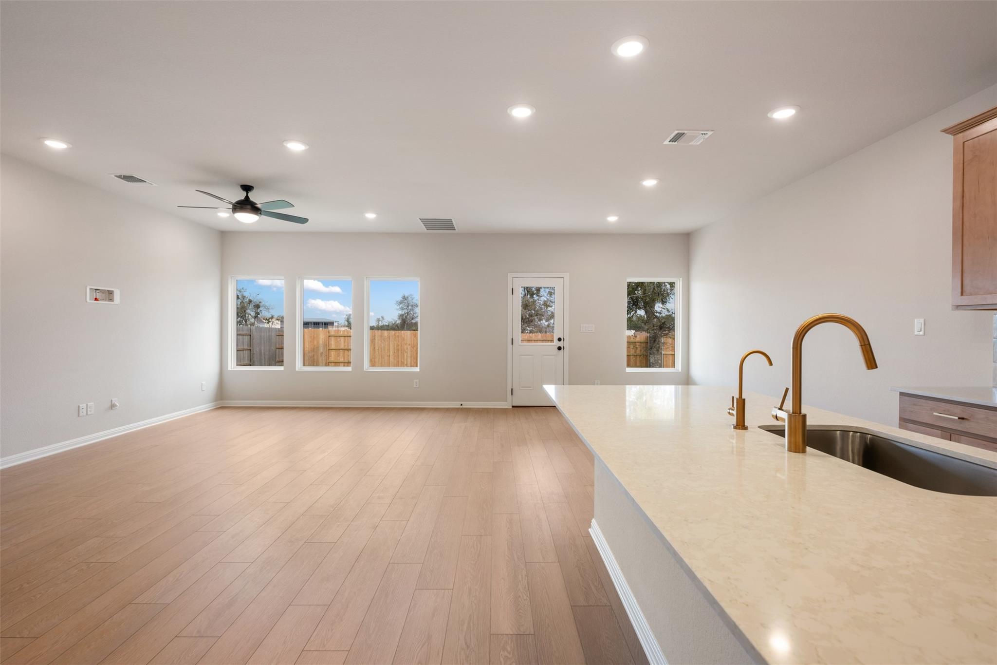 110 Golden Gate LN