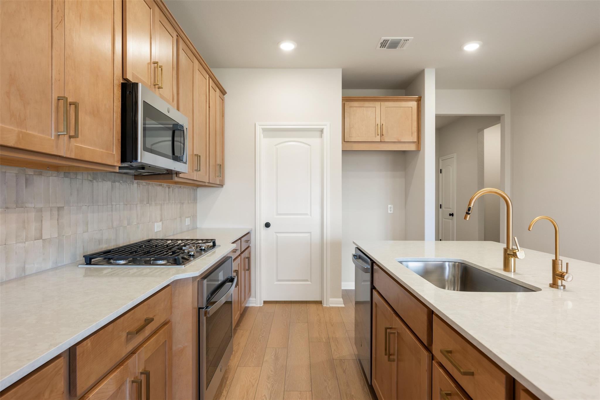 110 Golden Gate LN
