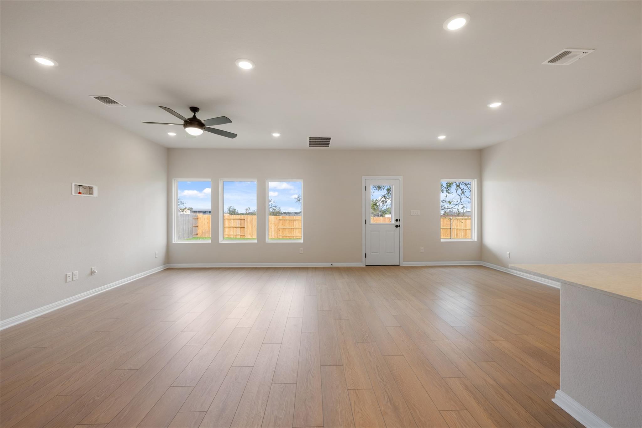 110 Golden Gate LN