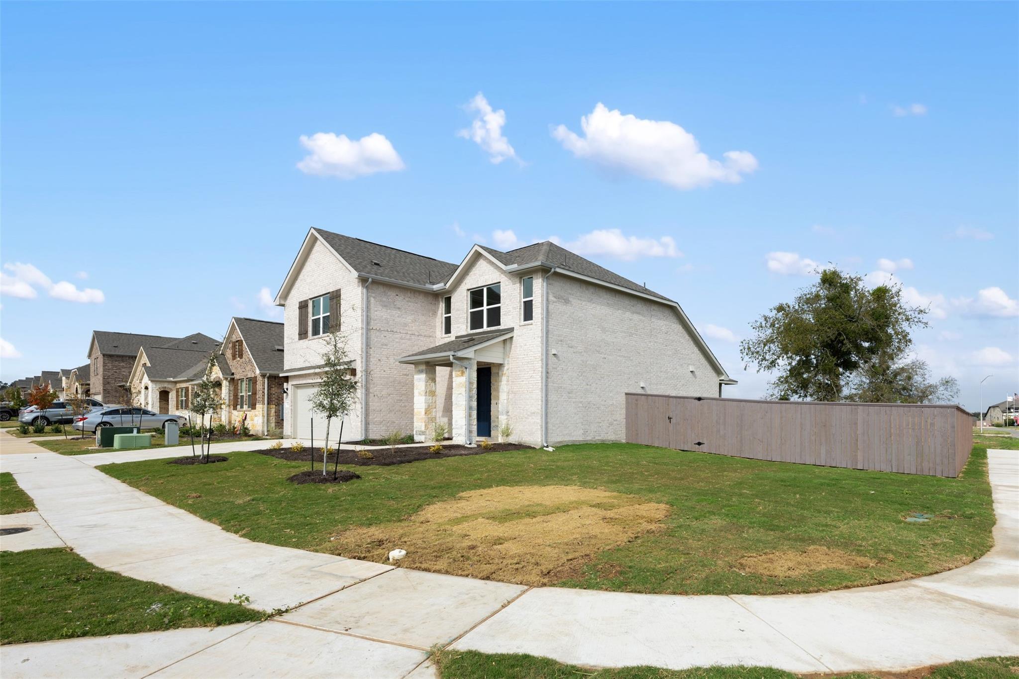 110 Golden Gate LN