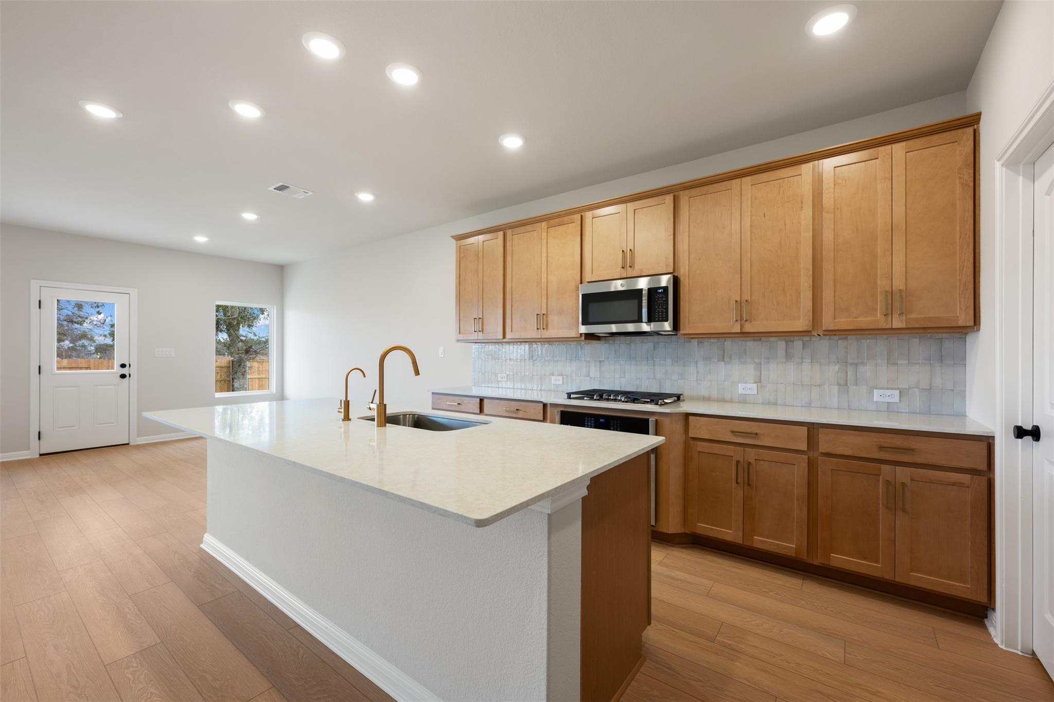110 Golden Gate LN