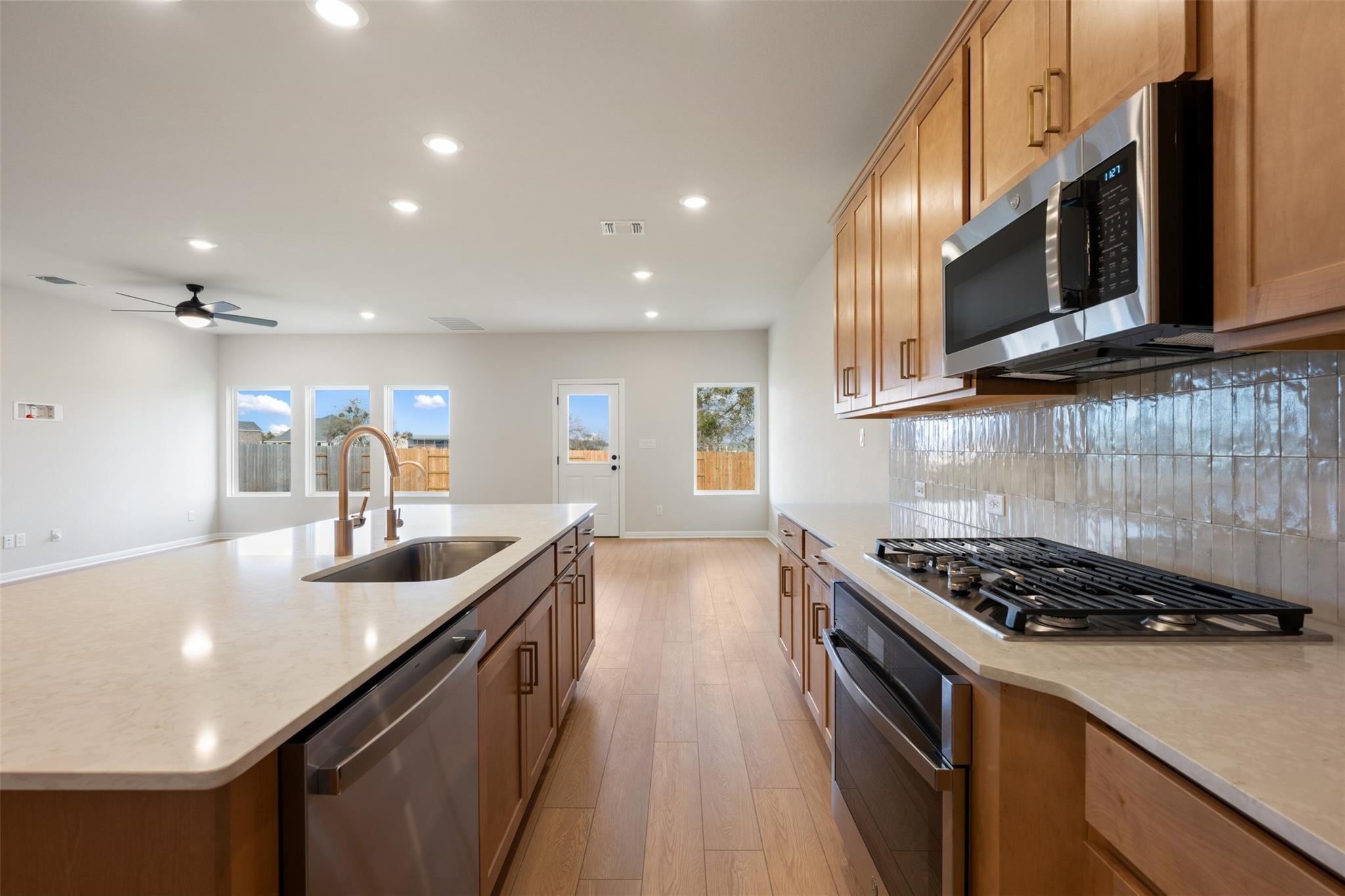 110 Golden Gate LN