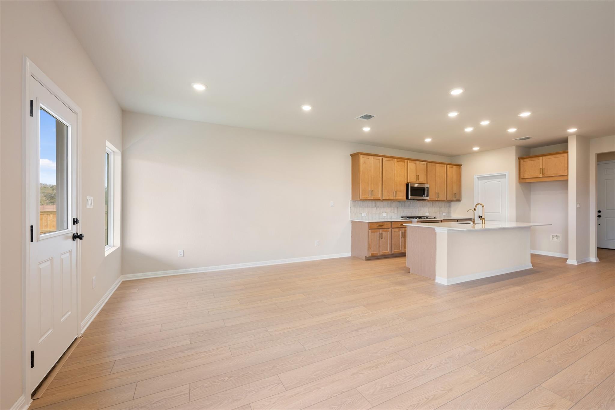 110 Golden Gate LN