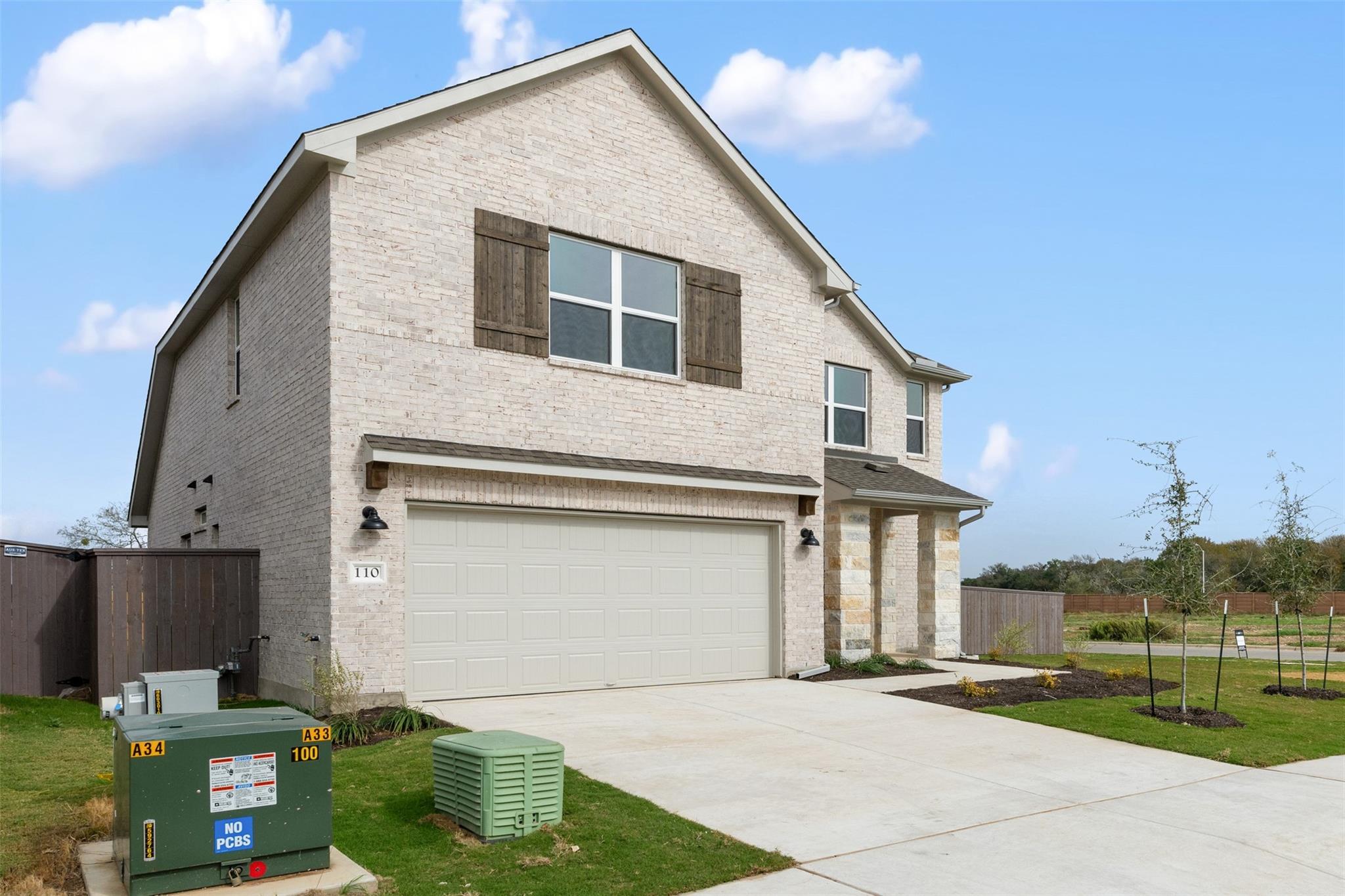 110 Golden Gate LN