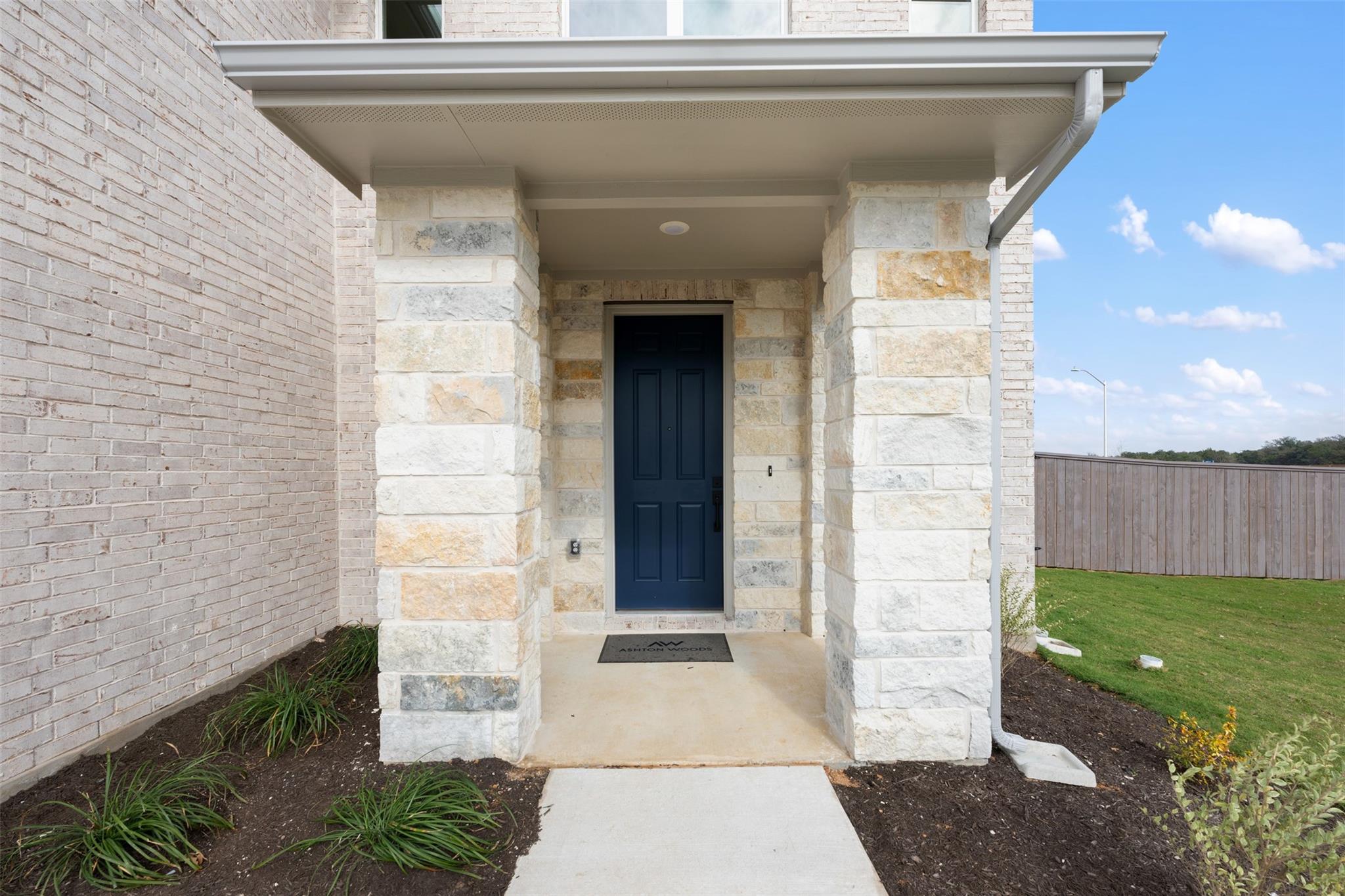 110 Golden Gate LN