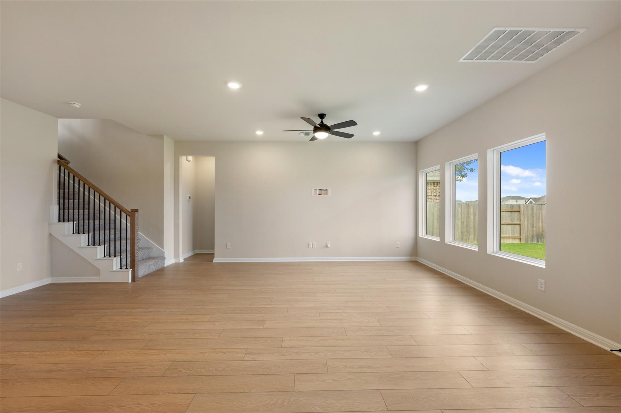 110 Golden Gate LN