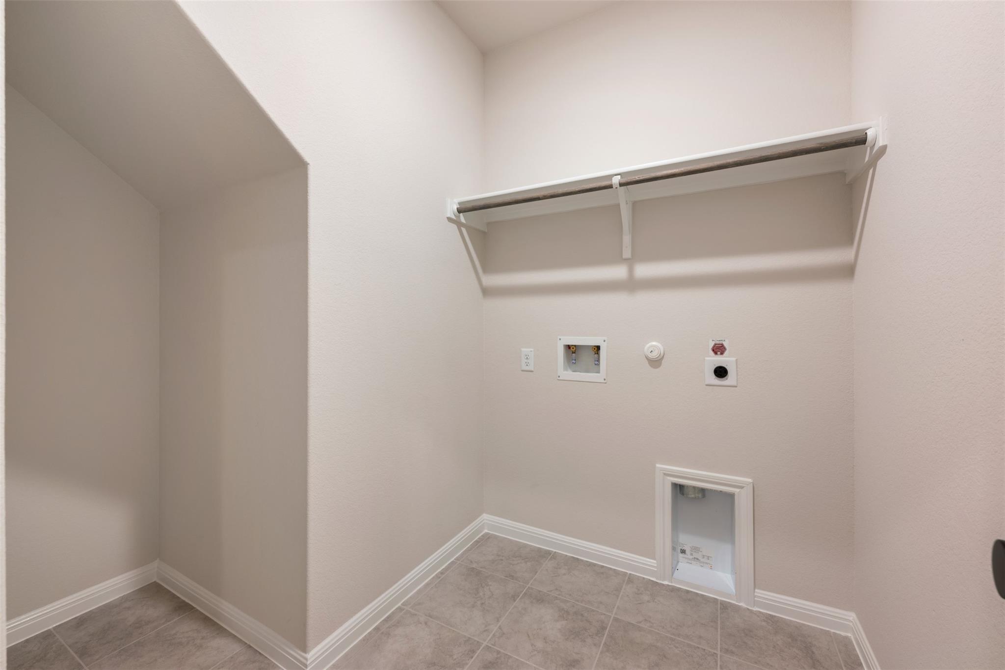 110 Golden Gate LN