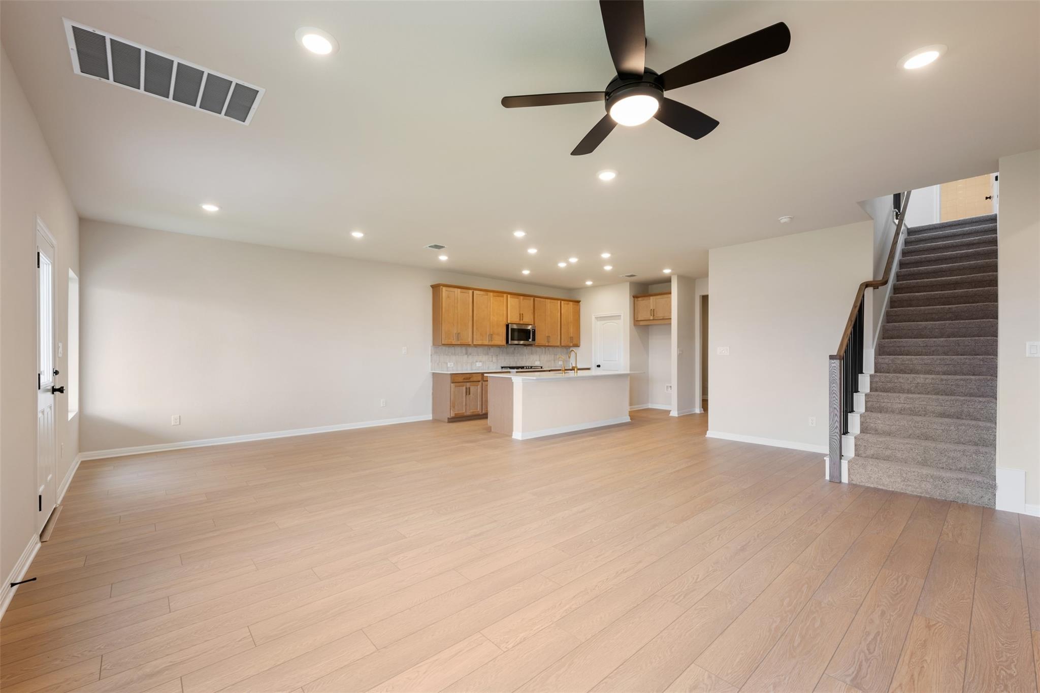 110 Golden Gate LN