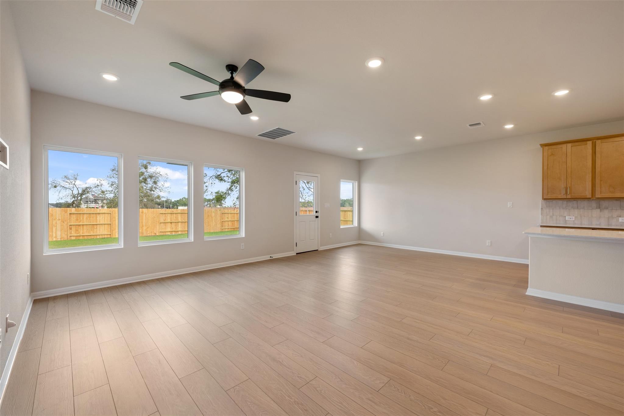 110 Golden Gate LN