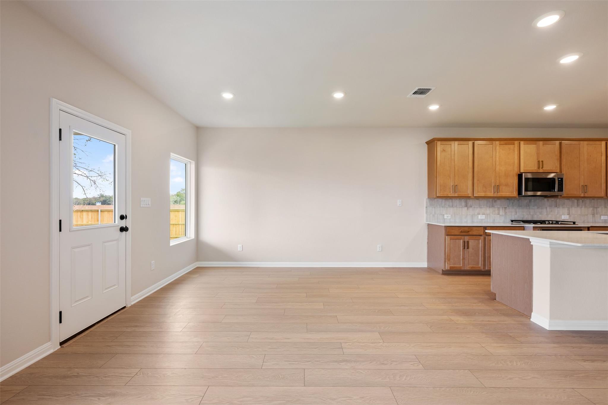 110 Golden Gate LN