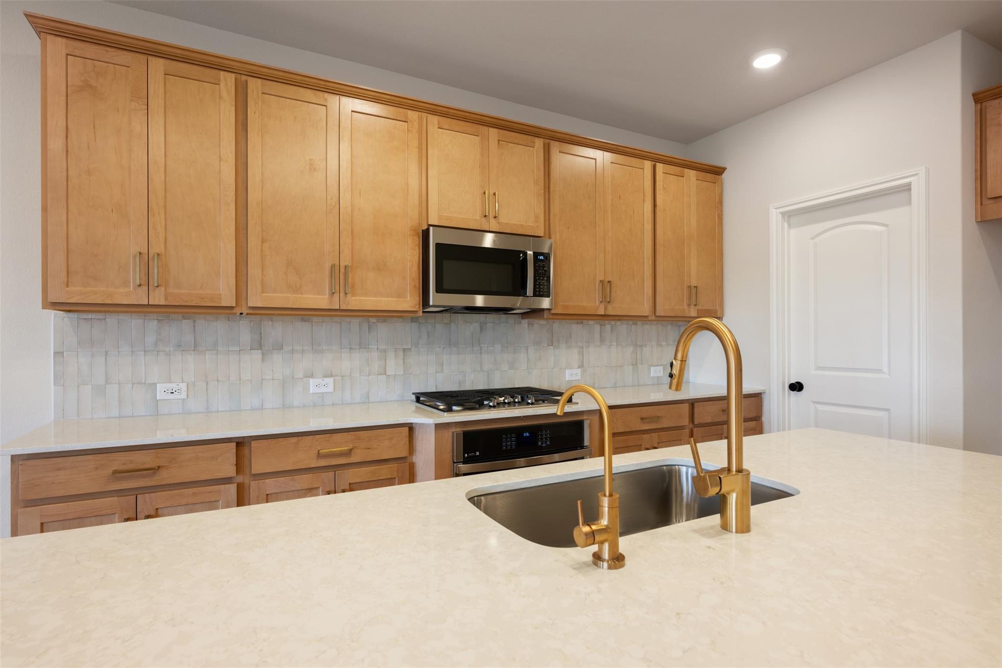 110 Golden Gate LN