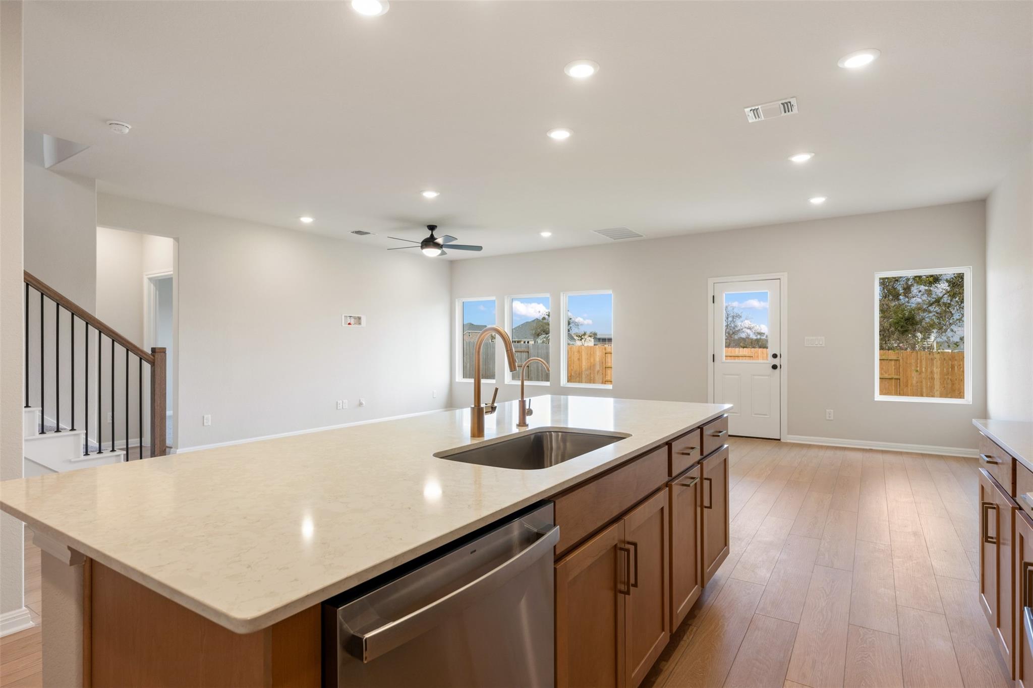 110 Golden Gate LN