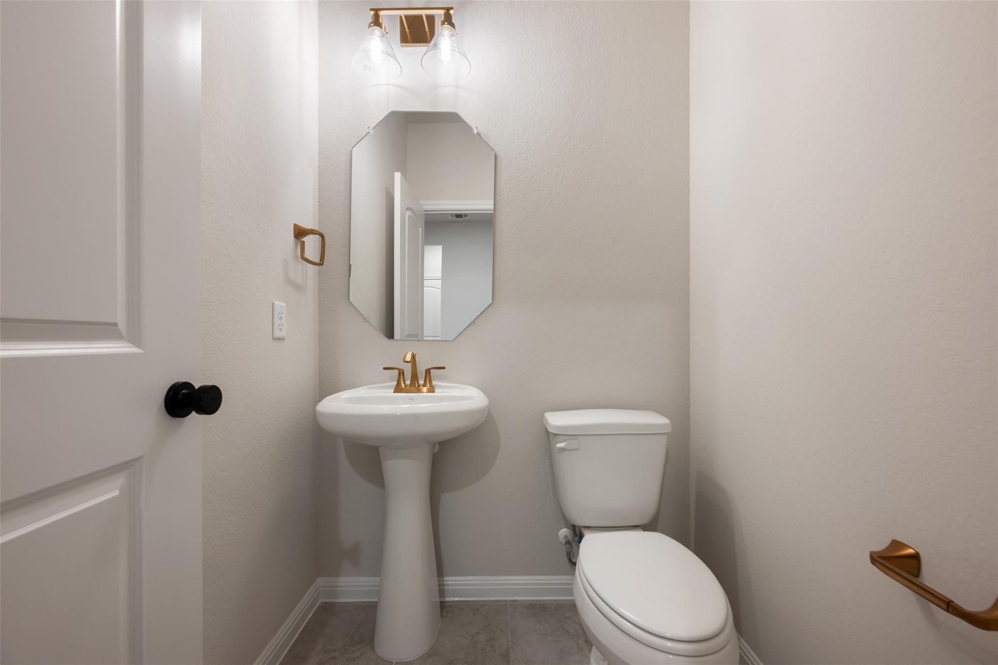 110 Golden Gate LN