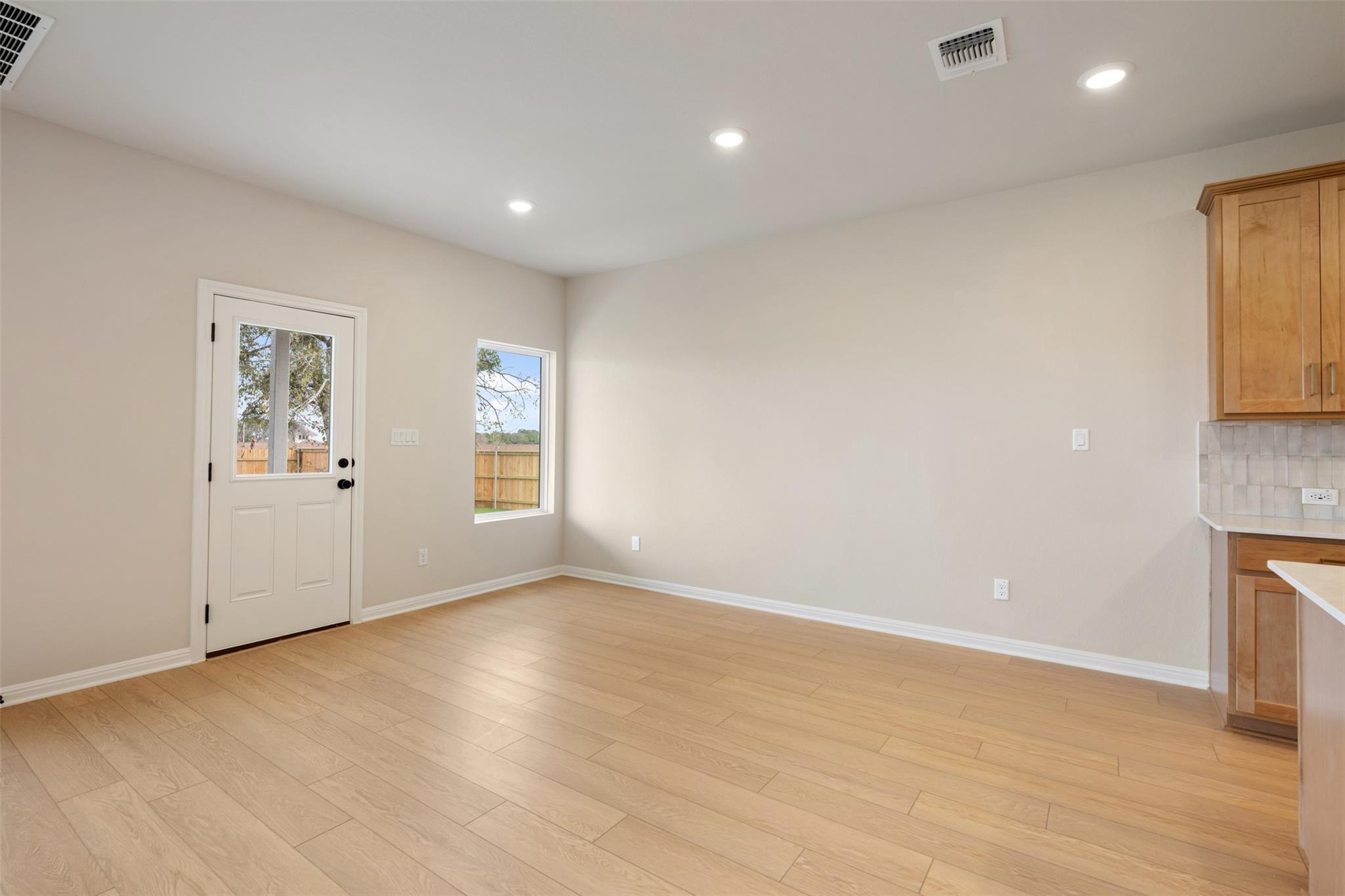 110 Golden Gate LN