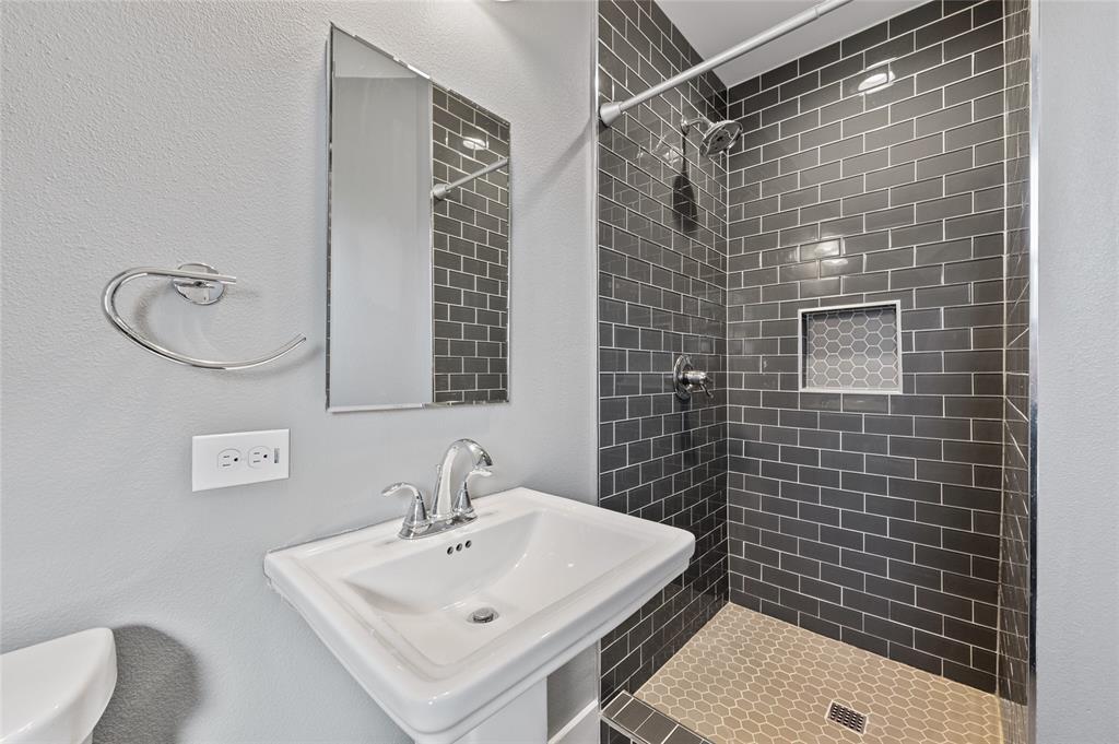 1305 Glenwood DR