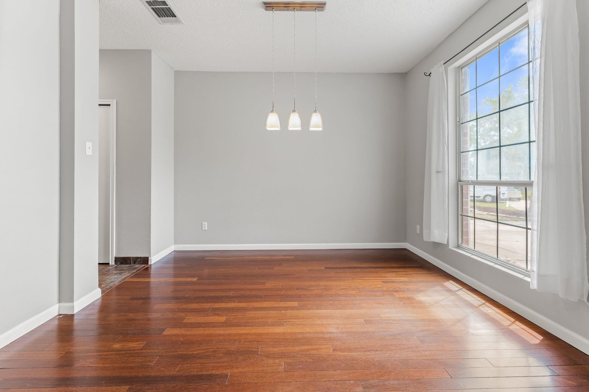 1303 Julies WALK
