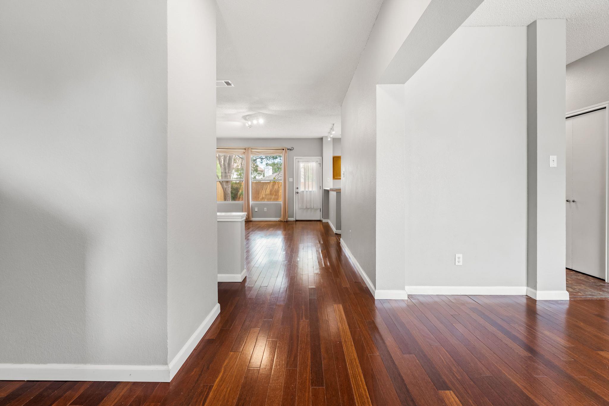 1303 Julies WALK