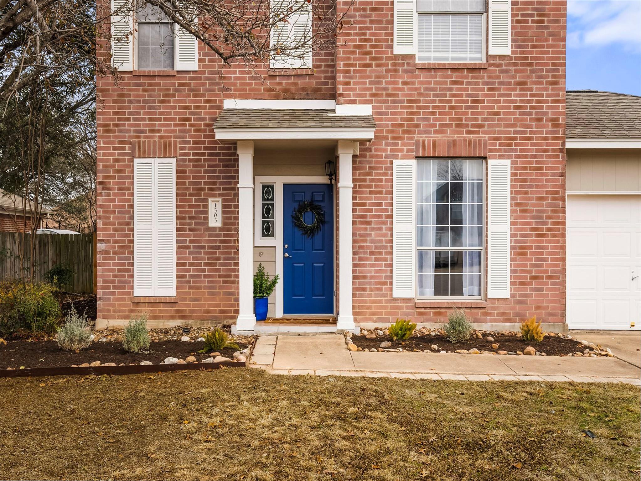 1303 Julies WALK