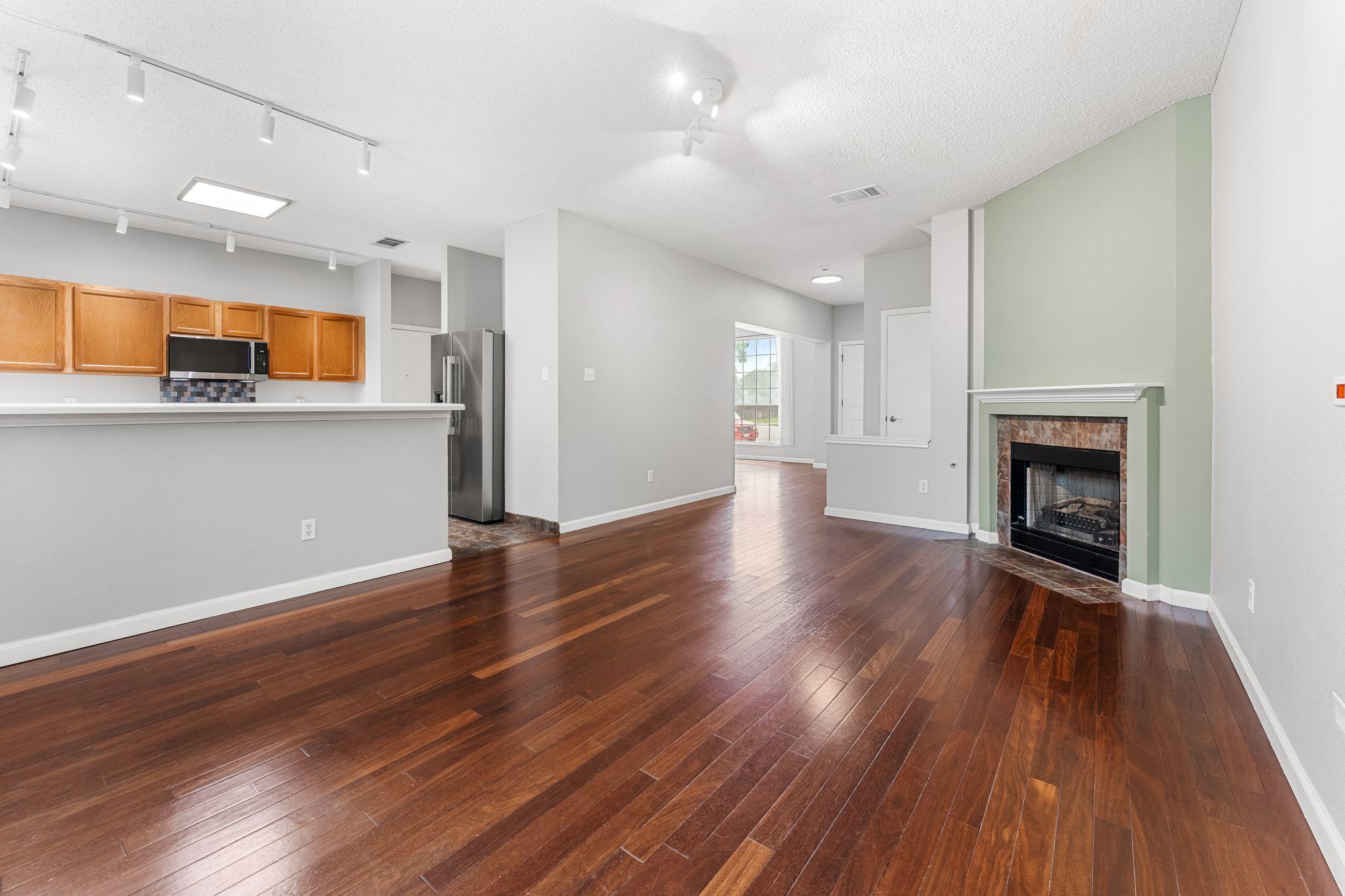 1303 Julies WALK