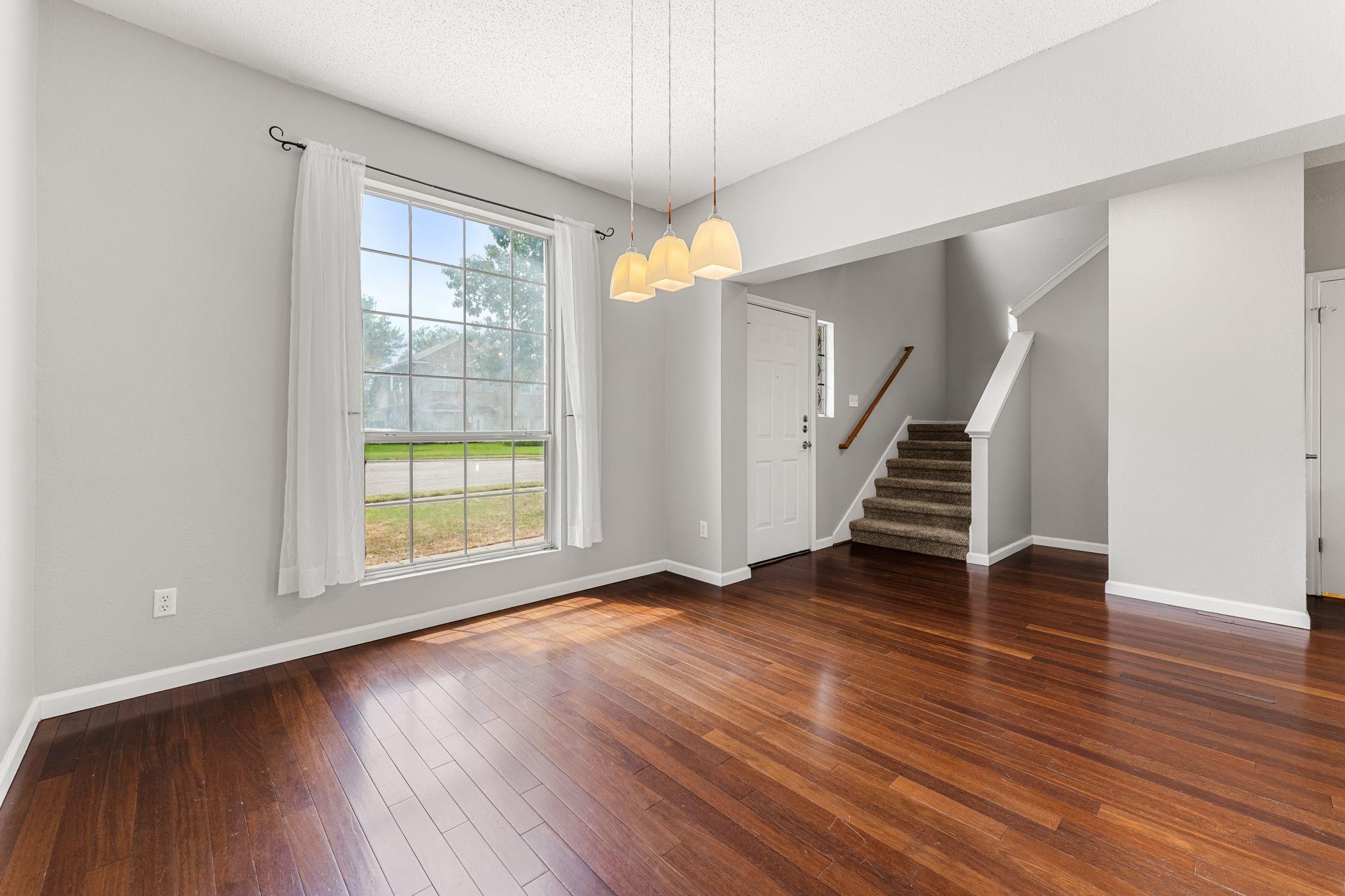 1303 Julies WALK