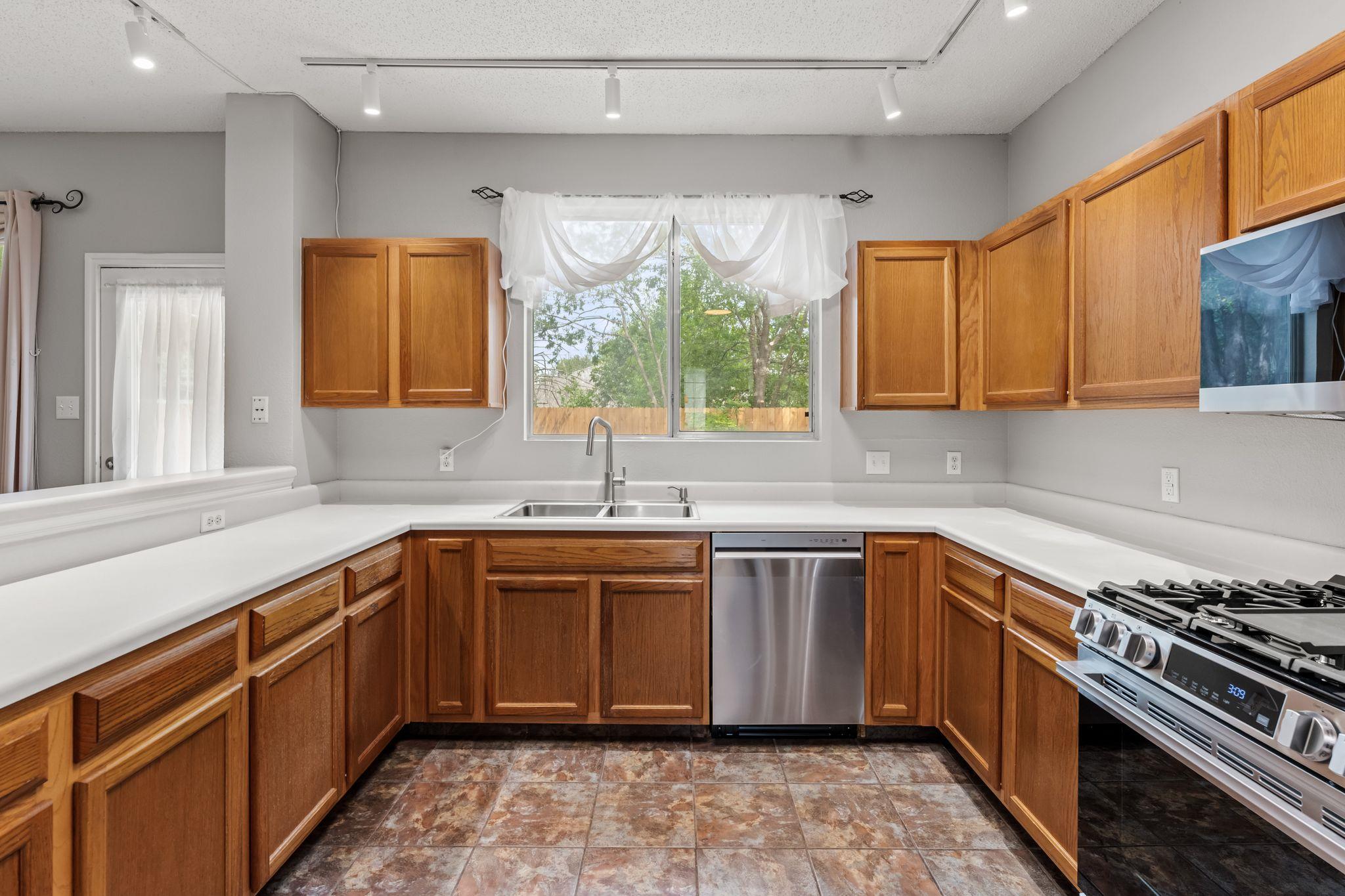 1303 Julies WALK