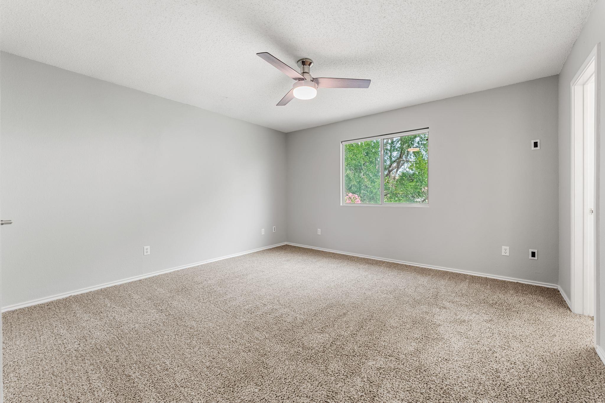 1303 Julies WALK