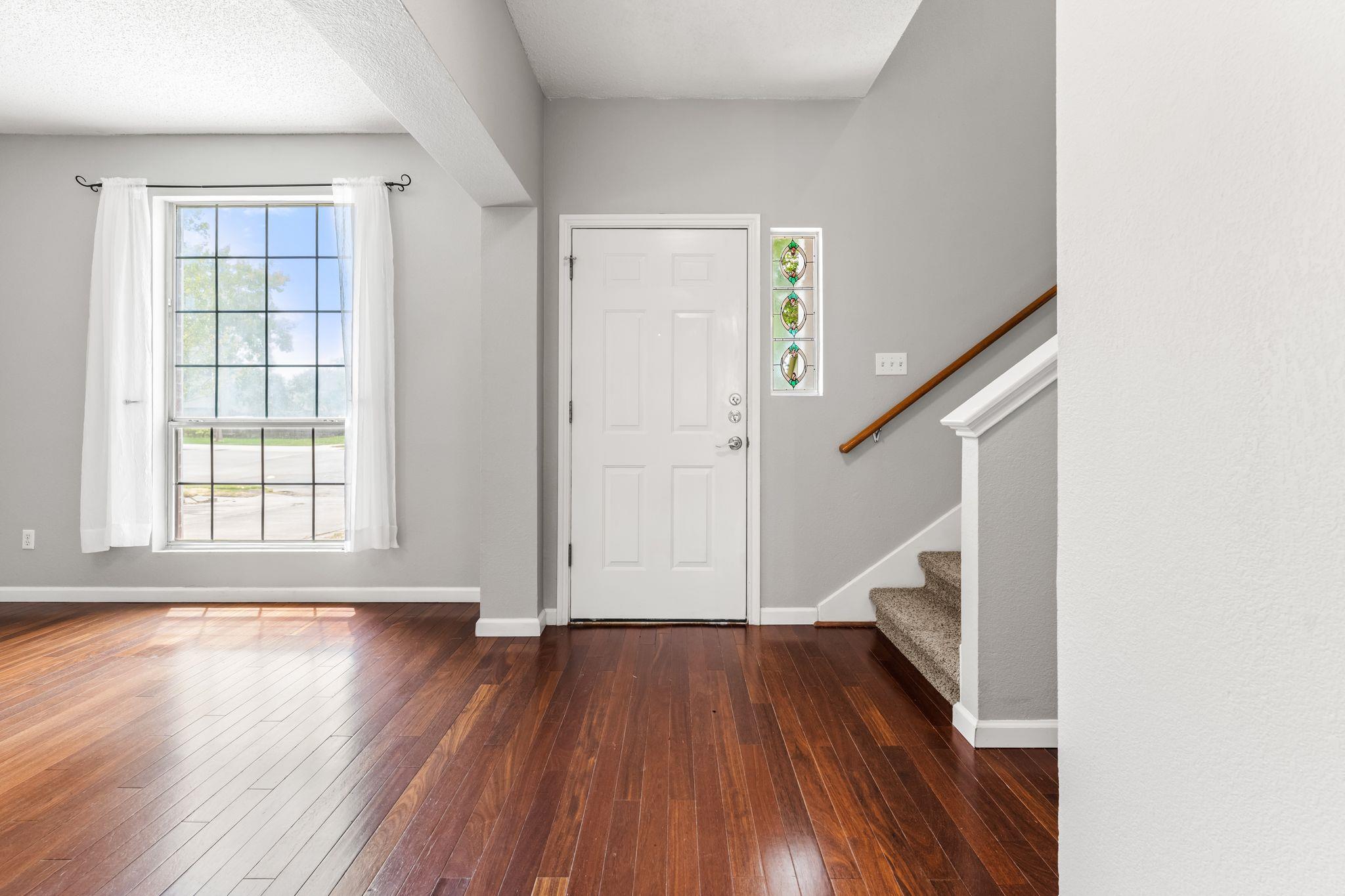 1303 Julies WALK