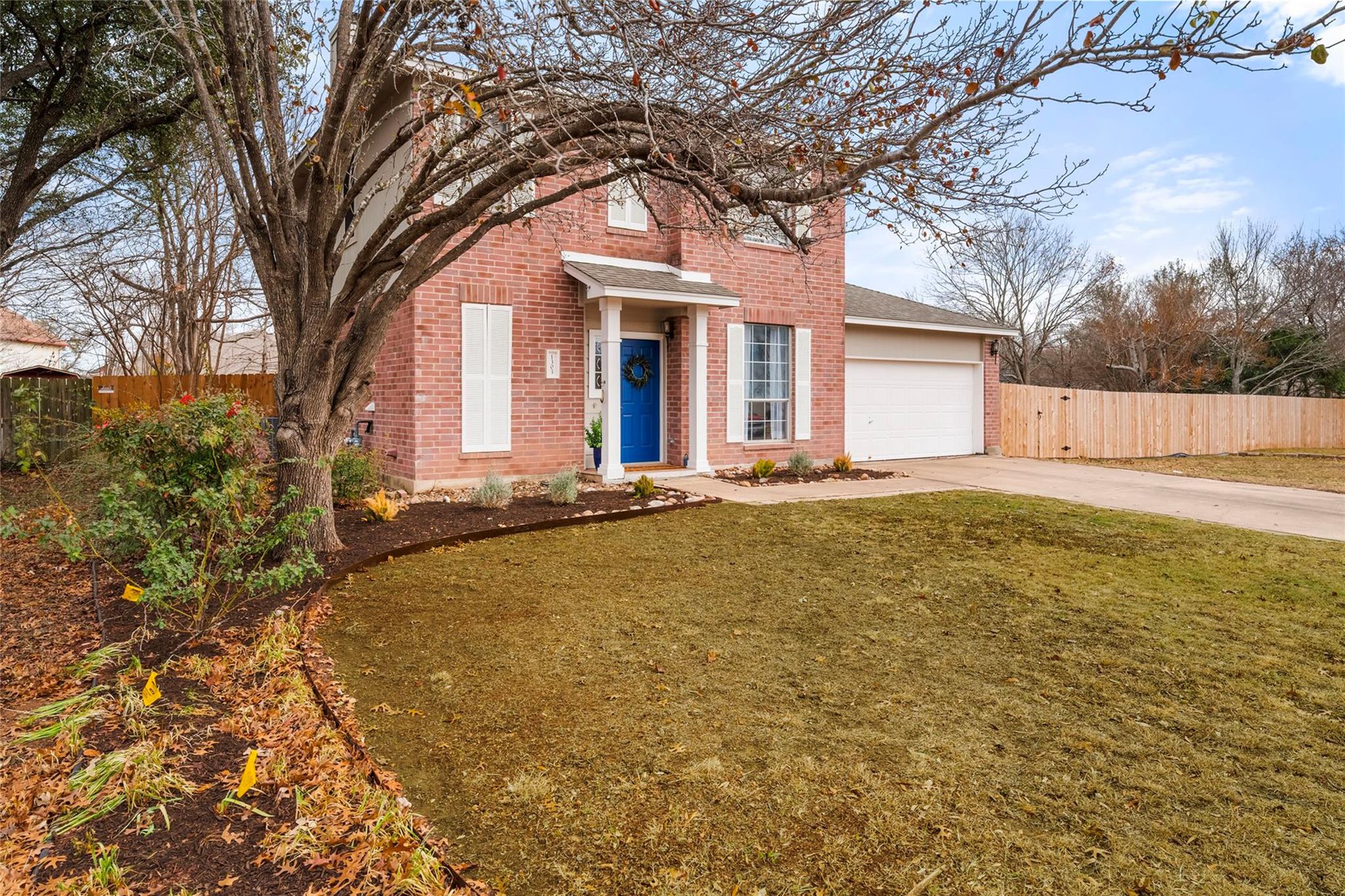 1303 Julies WALK