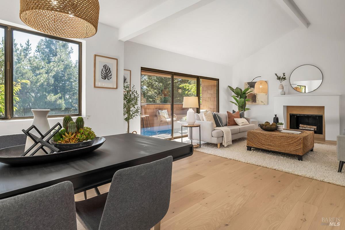 5 Escalle Lane