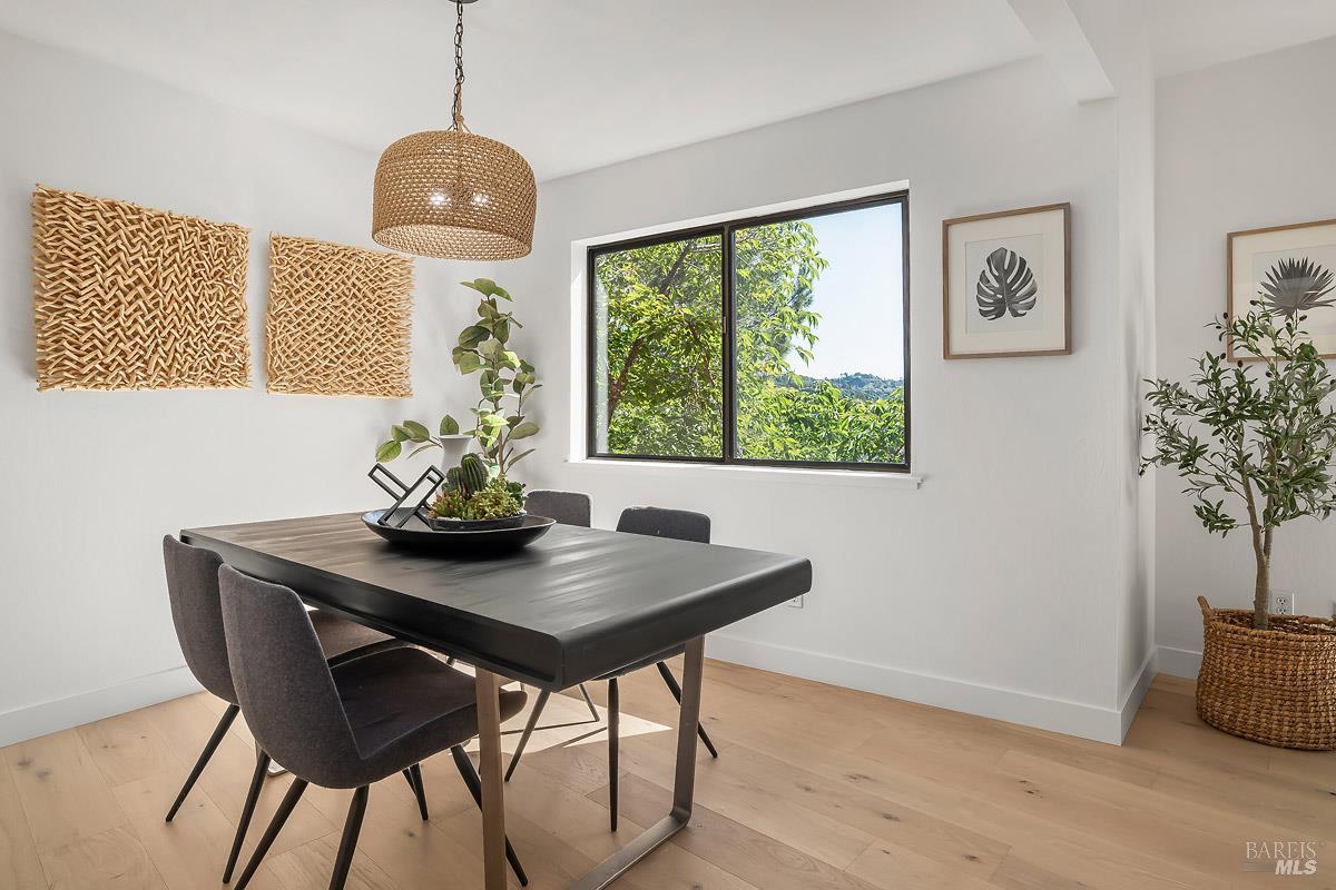5 Escalle Lane