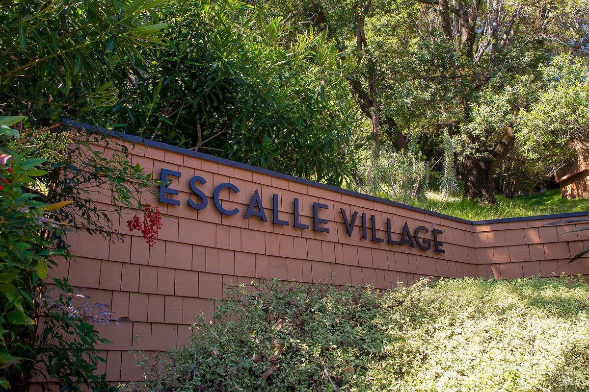 5 Escalle Lane